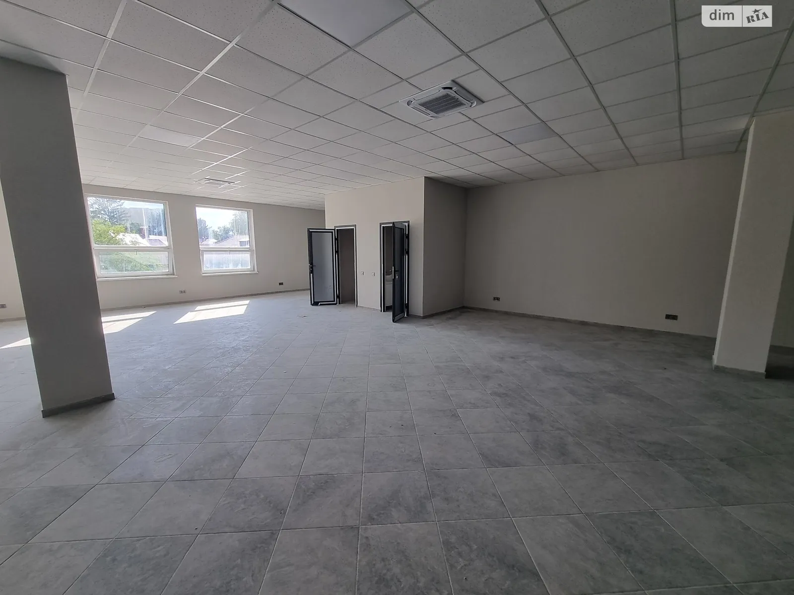 Здається в оренду офіс 327 кв. м в бізнес-центрі, цена: 3683 $ - фото 1