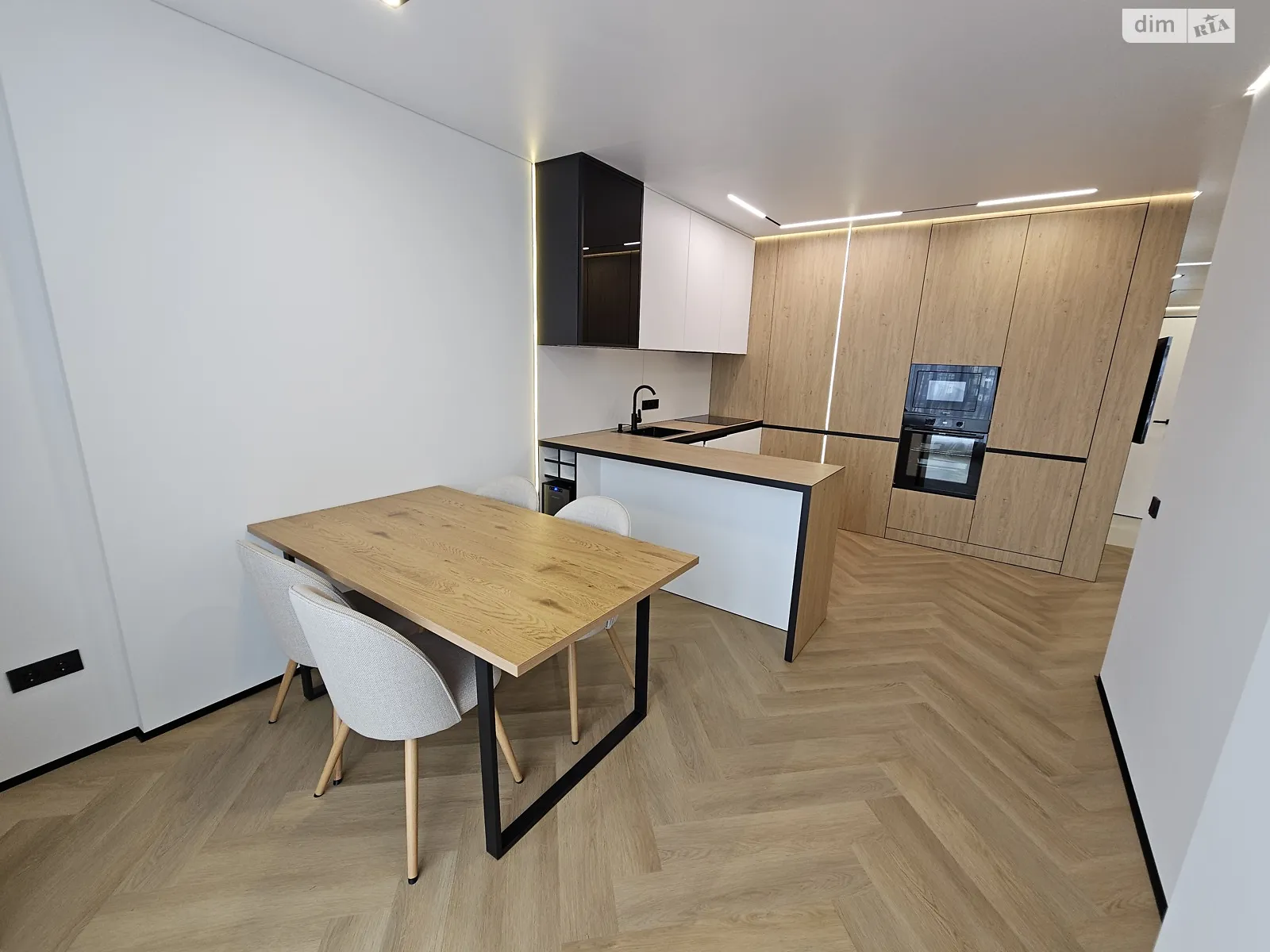 Продается 1-комнатная квартира 49 кв. м в Ивано-Франковске, бул. Южный - фото 1