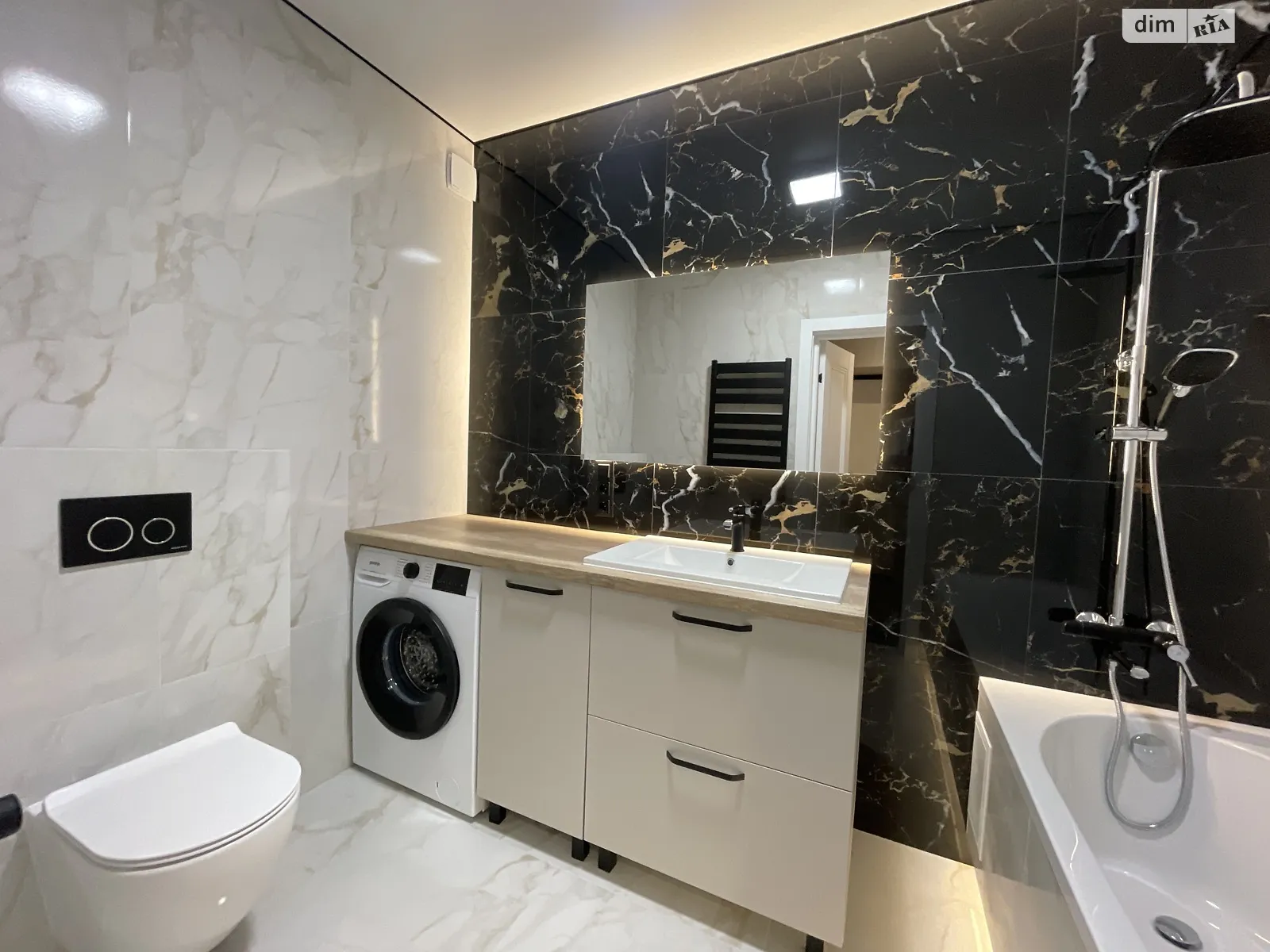 Продается 2-комнатная квартира 64 кв. м в Ивано-Франковске, ул. Мира, 100А - фото 1