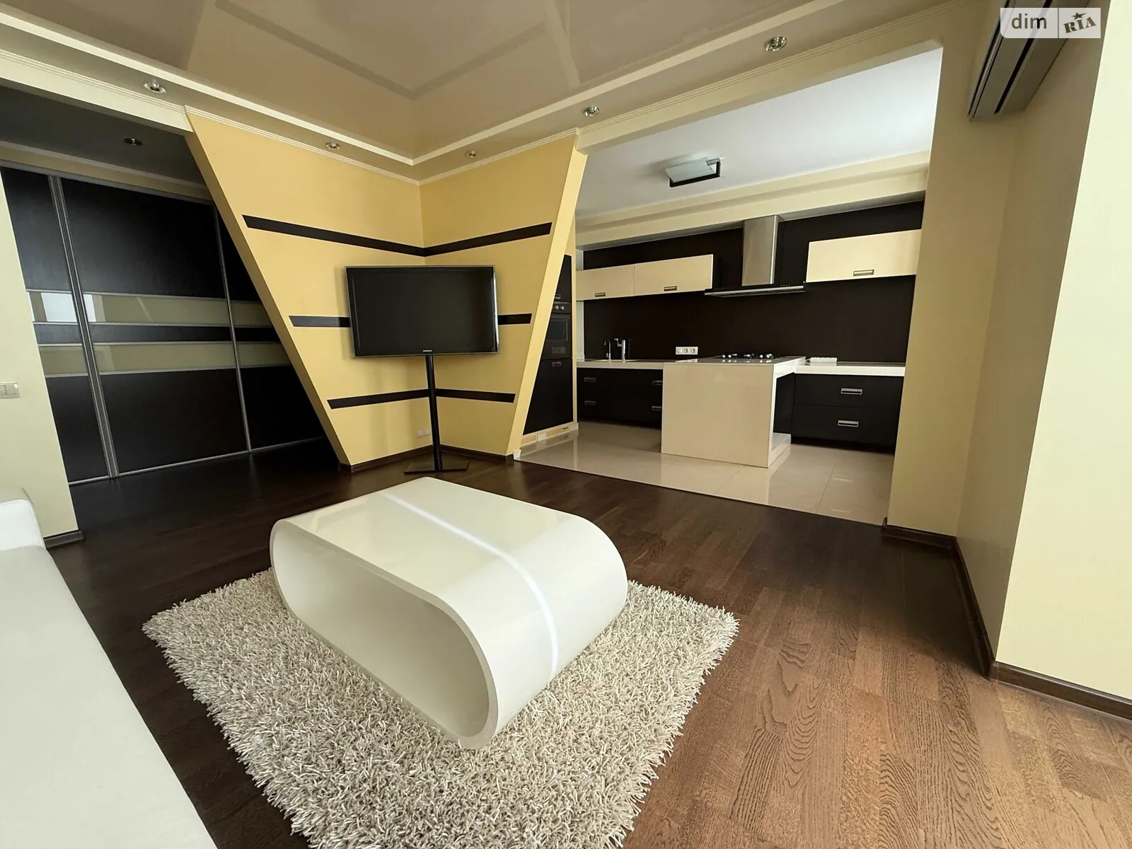 Продается 3-комнатная квартира 71.1 кв. м в Ровно, ул. Гайдамацкая - фото 1