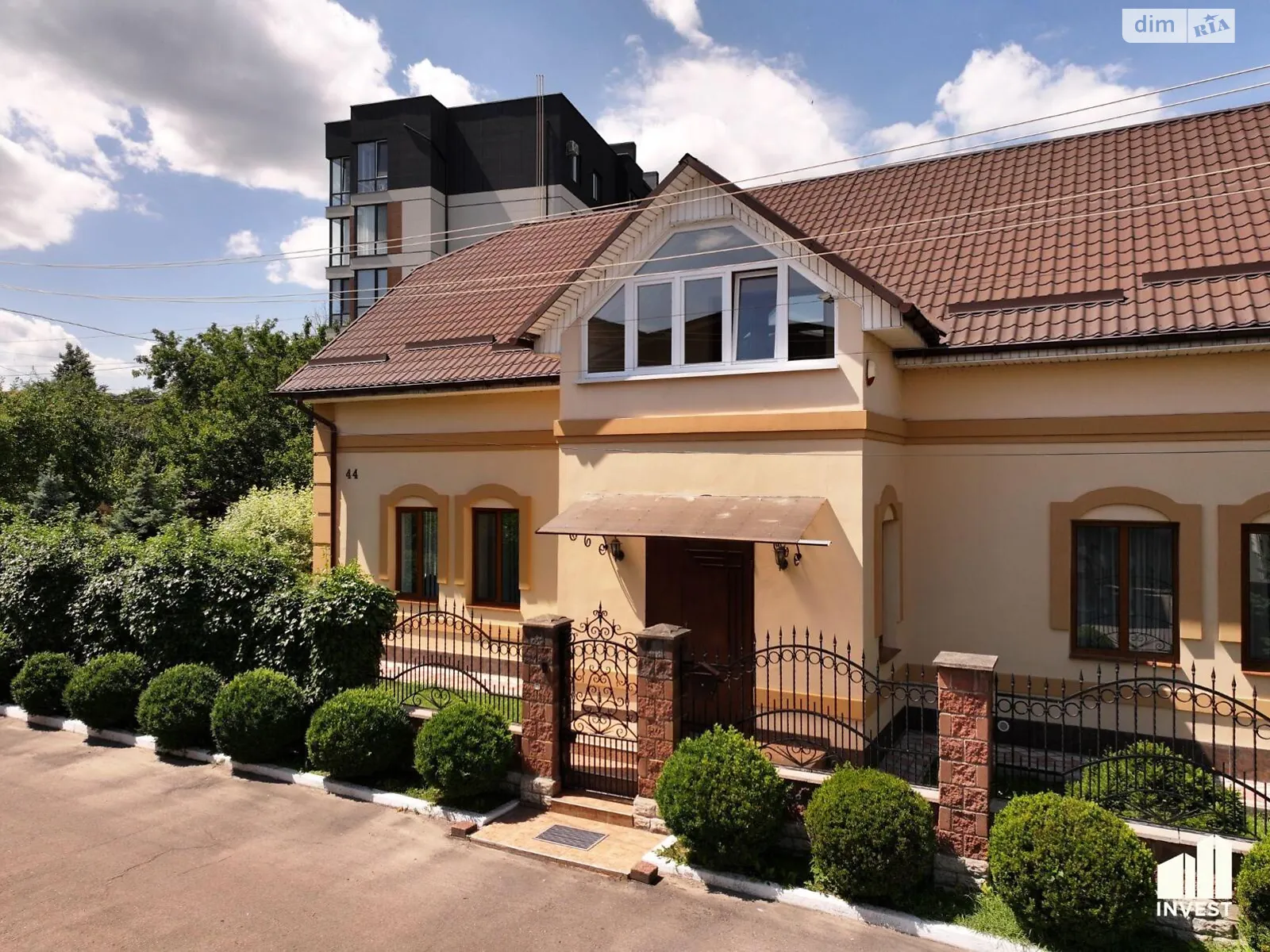 Продается дом на 2 этажа 320.3 кв. м с садом, цена: 245000 $ - фото 1