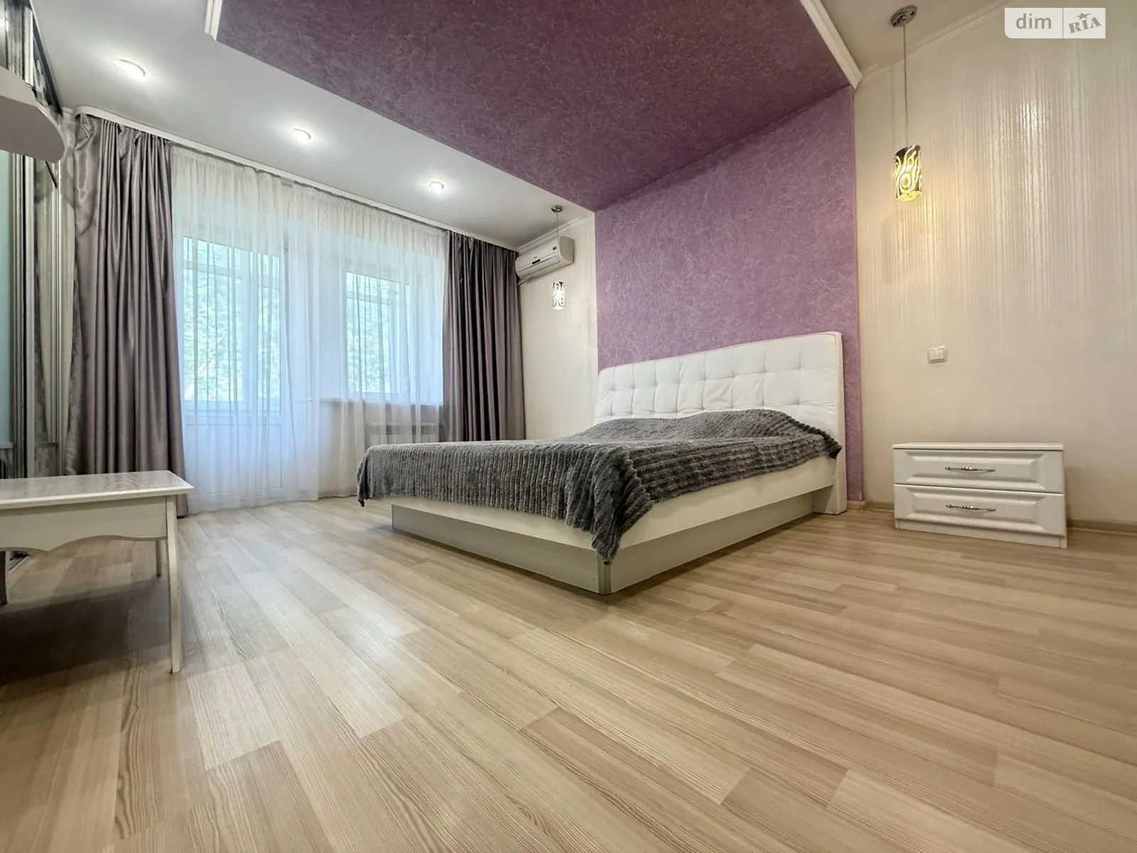 Продается 2-комнатная квартира 58 кв. м в Кривом Роге, ул. Соборности, 10 - фото 1