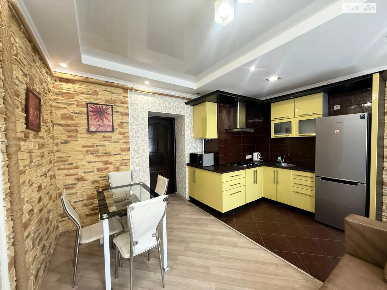 Продається 2-кімнатна квартира 58 кв. м у Кривому Розі, вул. Соборності, 10 - фото 1