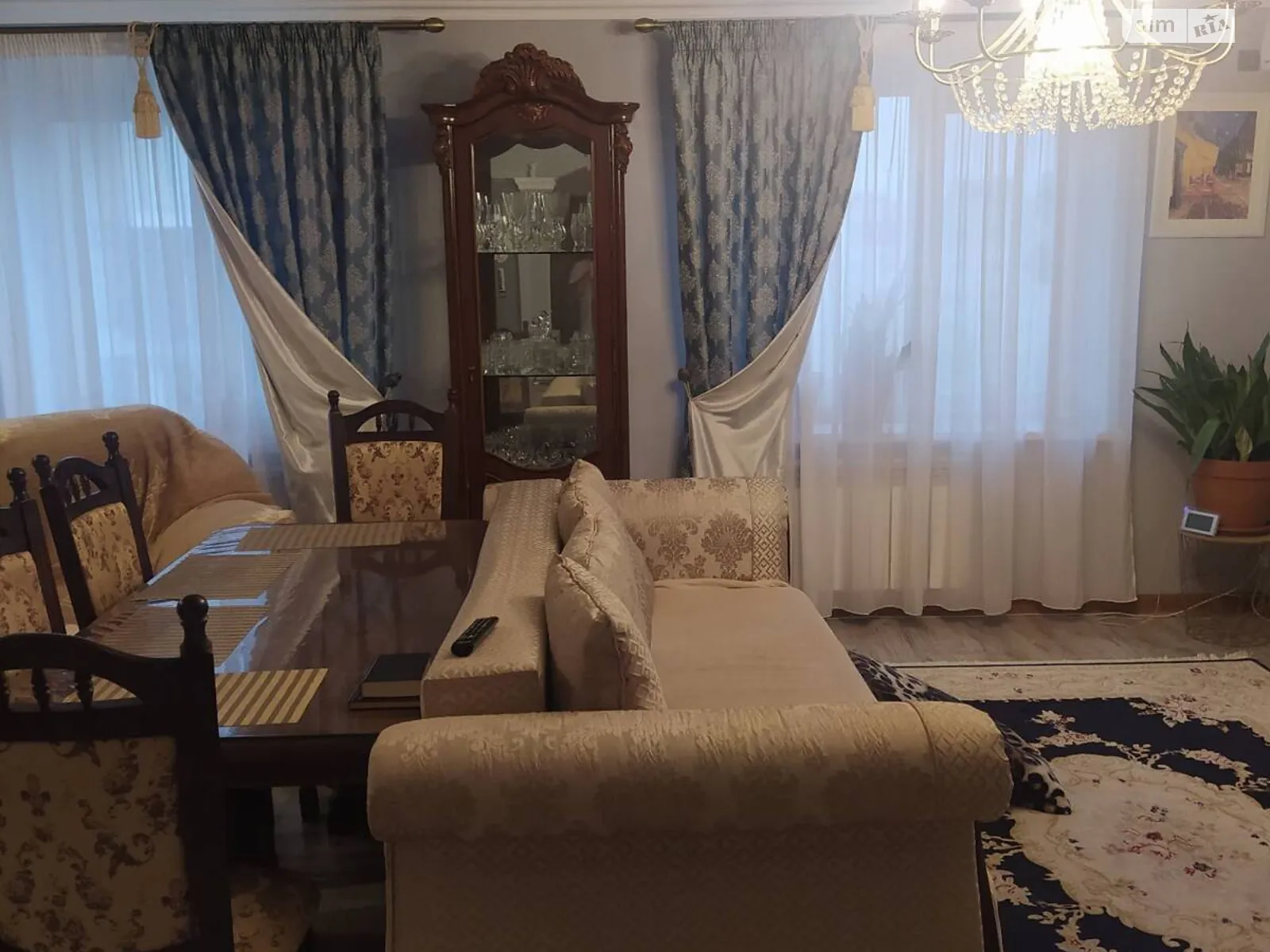 Продается 2-комнатная квартира 80 кв. м в Полтаве, ул. Великотырновская, 22А - фото 1