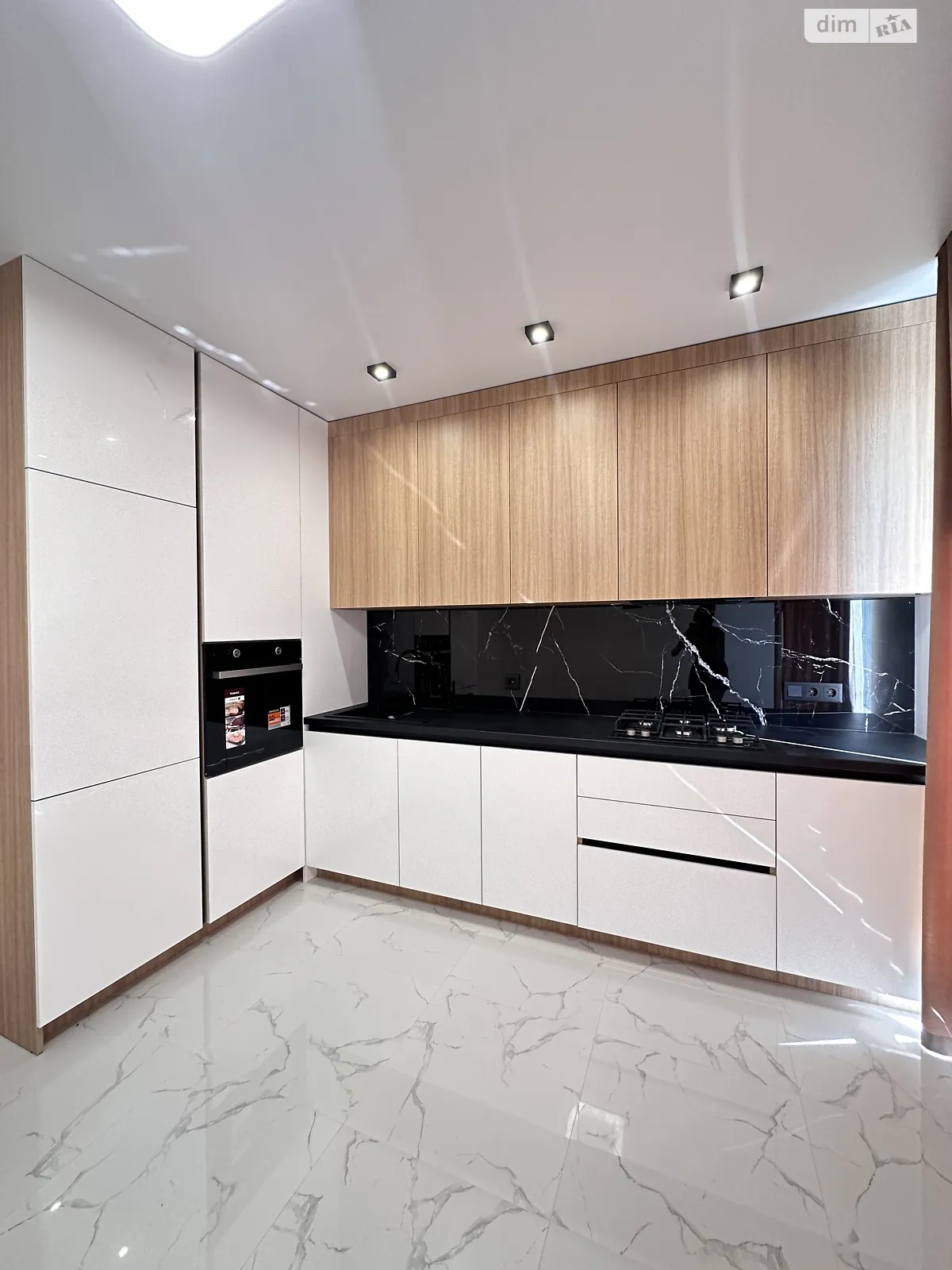 Продается 2-комнатная квартира 53 кв. м в Ровно, ул. Николая Боголюбова, 1 - фото 1