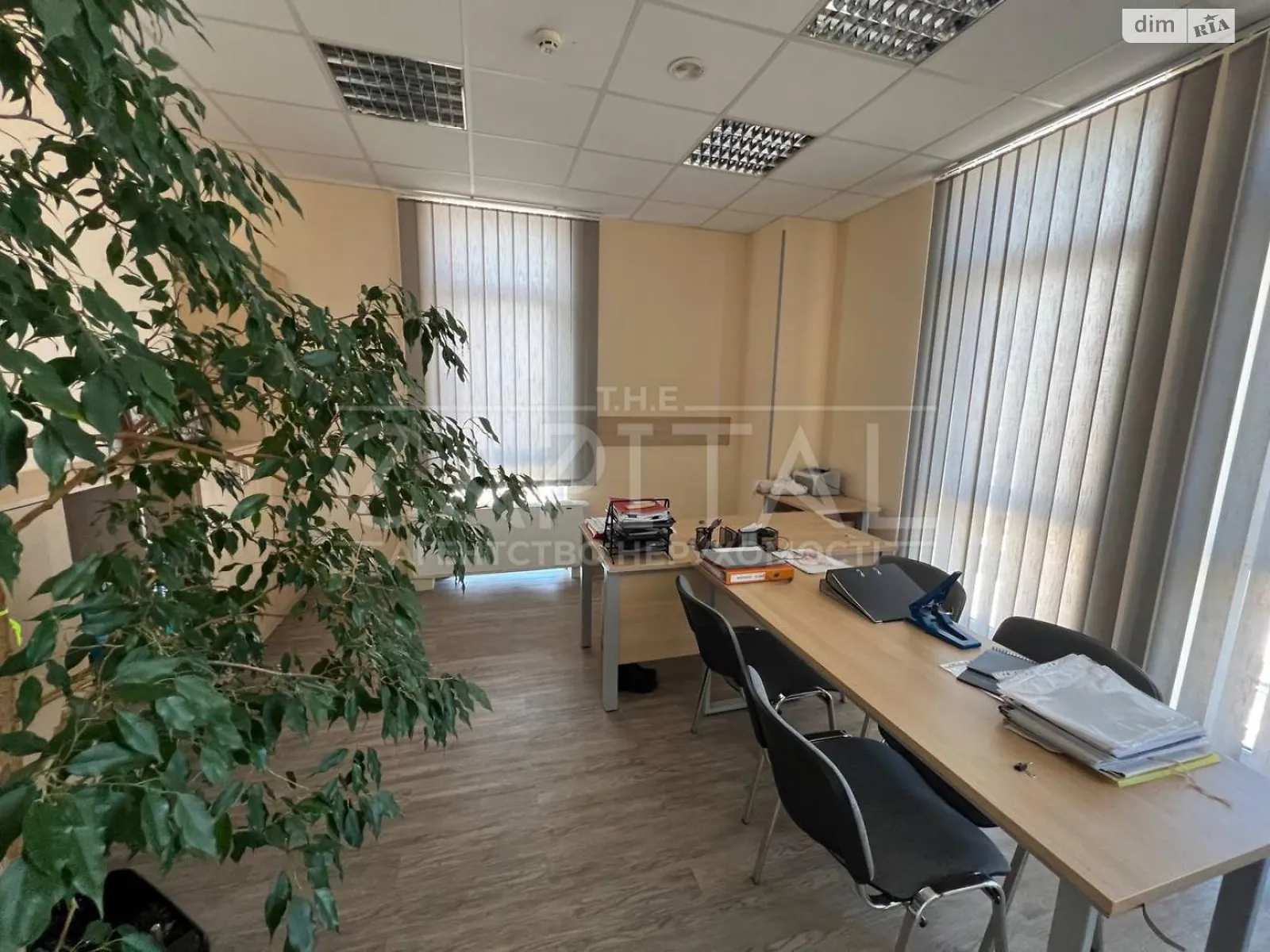 Сдается в аренду офис 305 кв. м в бизнес-центре, цена: 4500 $ - фото 1