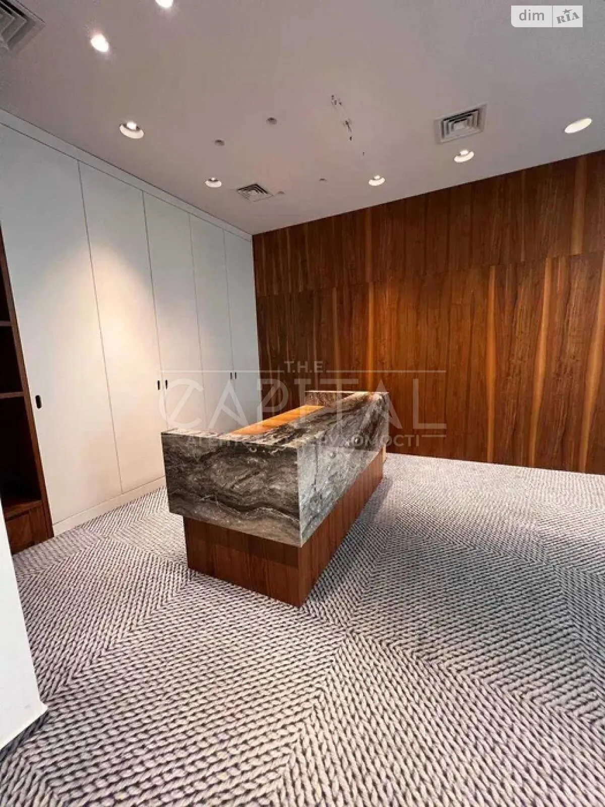 Сдается в аренду офис 400 кв. м в бизнес-центре, цена: 11300 $ - фото 1