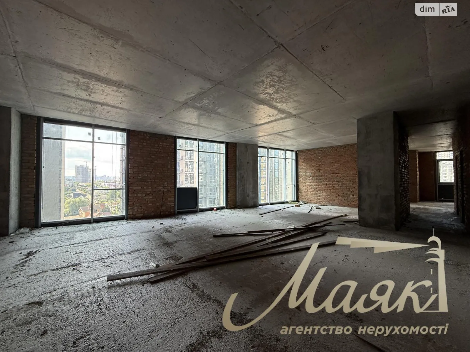 Продается 4-комнатная квартира 150 кв. м в Киеве, ул. Андрея Верхогляда(Драгомирова) - фото 1