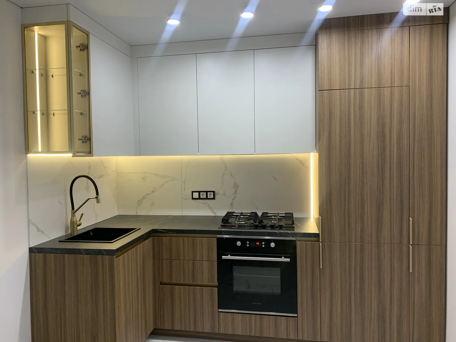 2-кімнатна квартира 56 кв. м у Тернополі, вул. Смакули - фото 1