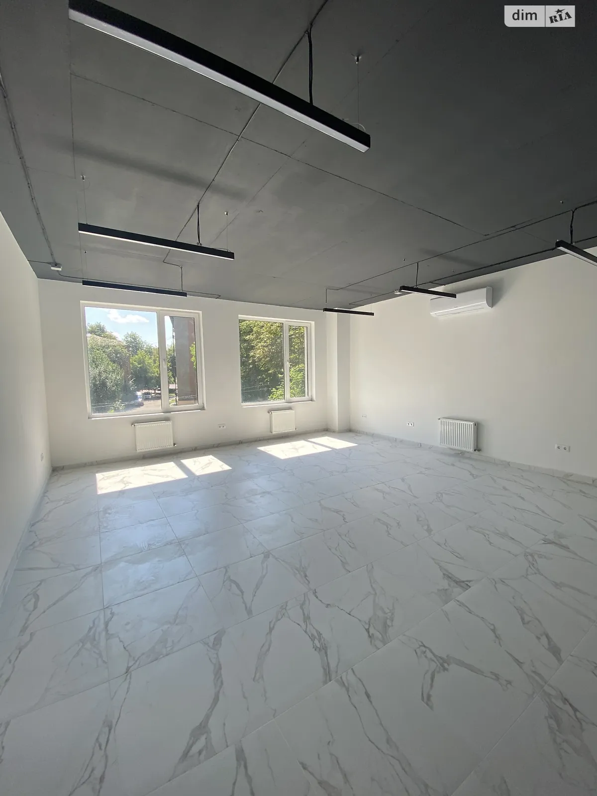 Сдается в аренду офис 48 кв. м в бизнес-центре, цена: 500 $ - фото 1