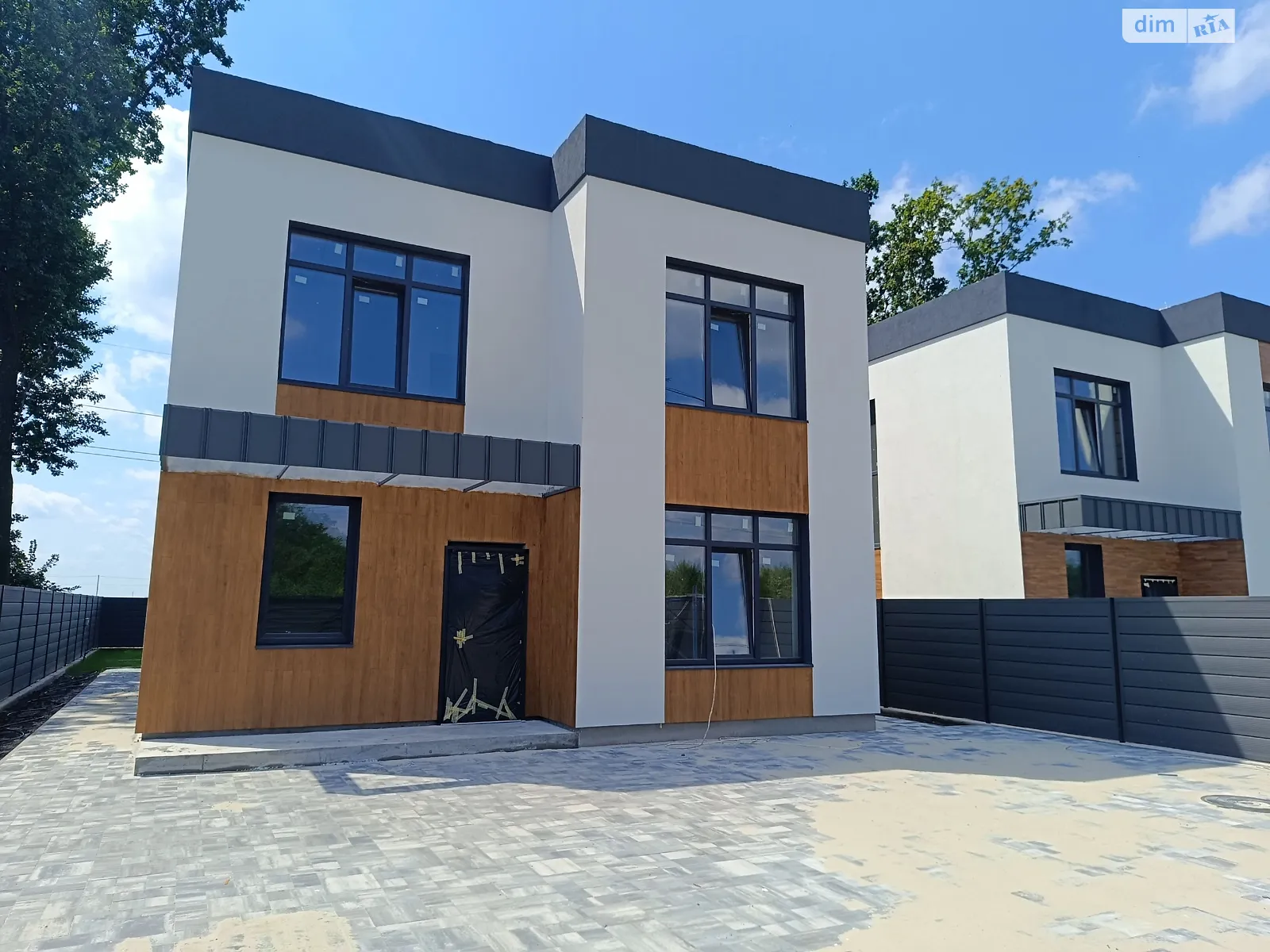 Продается дом на 2 этажа 134 кв. м с участком, цена: 150000 $ - фото 1