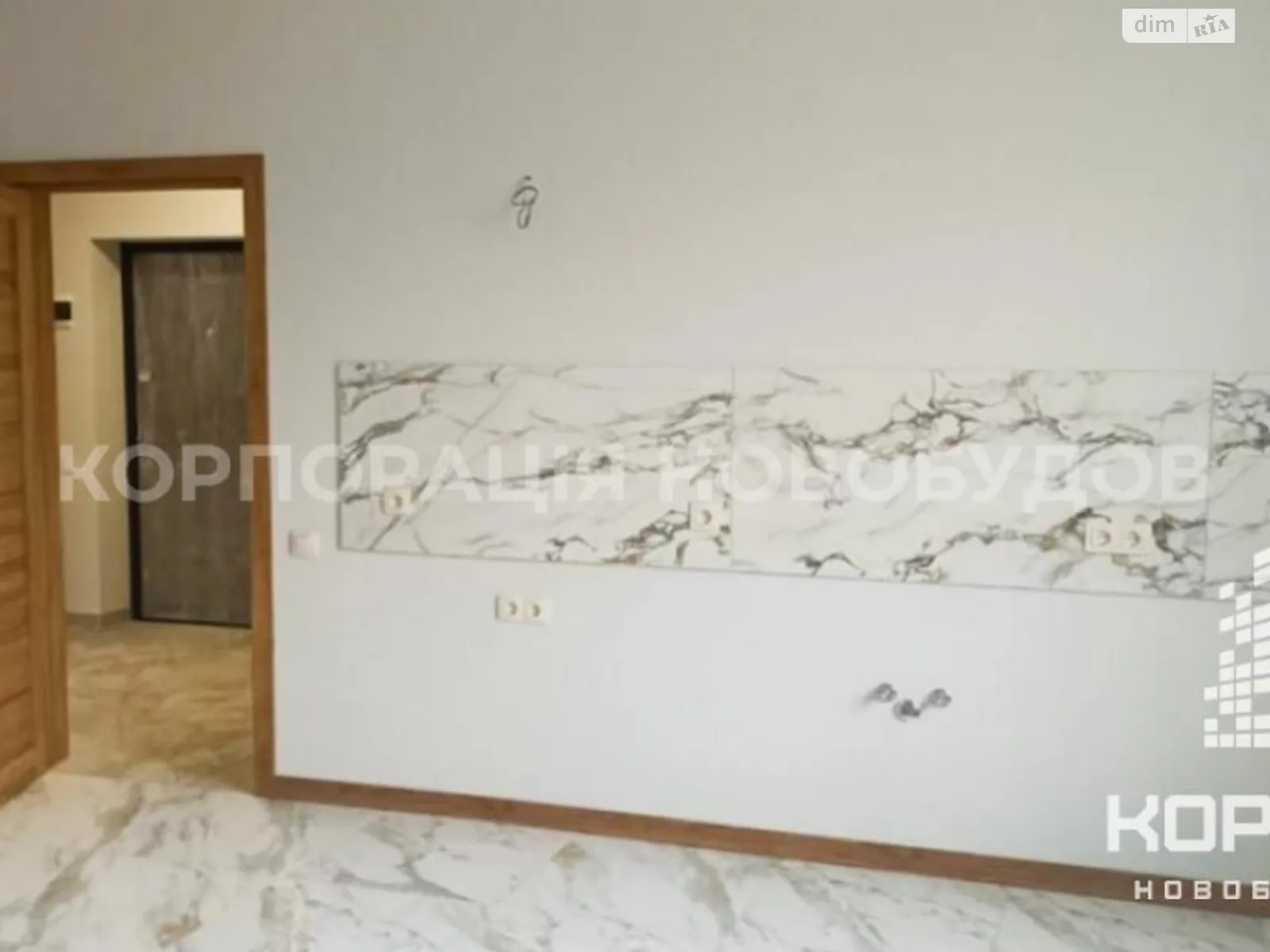 Продается 1-комнатная квартира 41.8 кв. м в Ужгороде, ул. Сергея Мартина(Парижской Коммуны) - фото 1