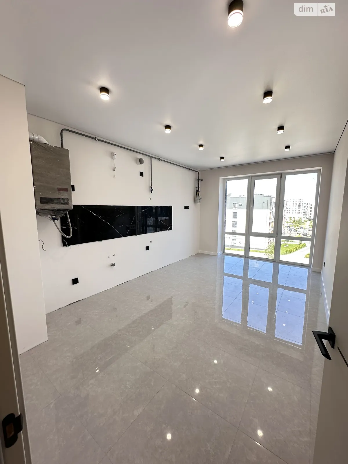 Продается 1-комнатная квартира 42 кв. м в Ровно, ул. Николая Боголюбова, 1 - фото 1