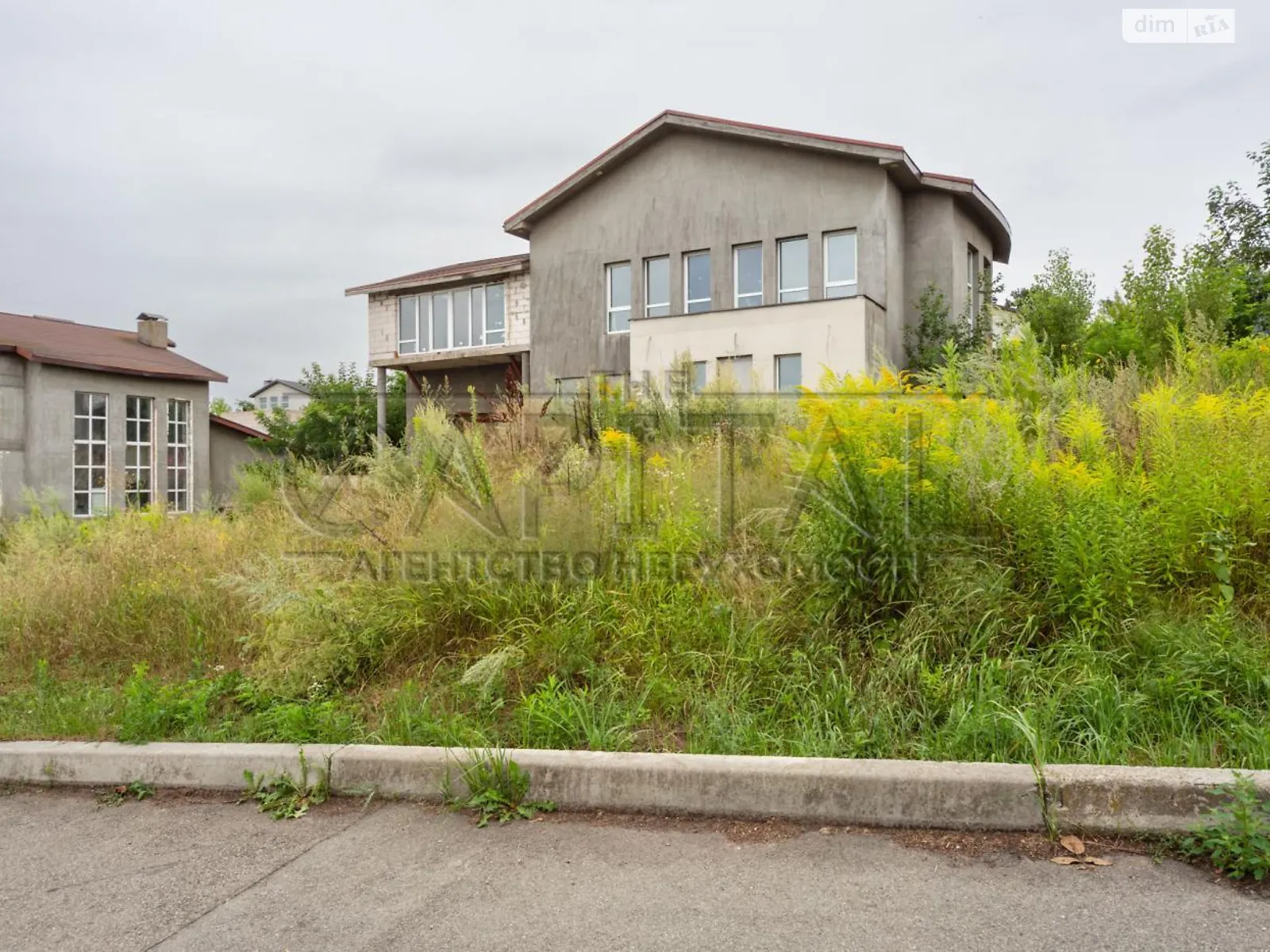 Продается дом на 2 этажа 363 кв. м с баней/сауной, цена: 190000 $ - фото 1