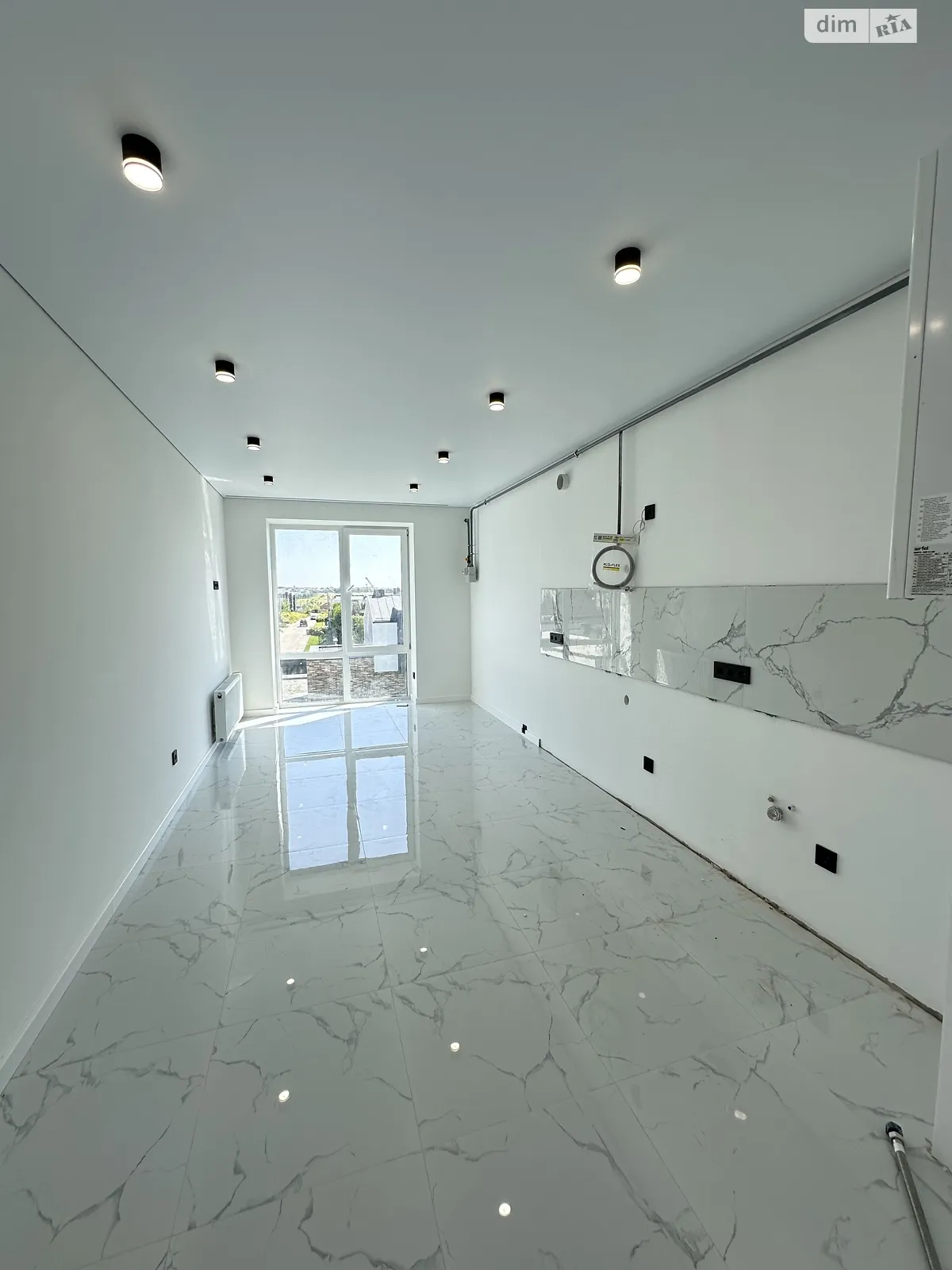 Продается 1-комнатная квартира 48 кв. м в Ровно, ул. Николая Боголюбова, 1 - фото 1