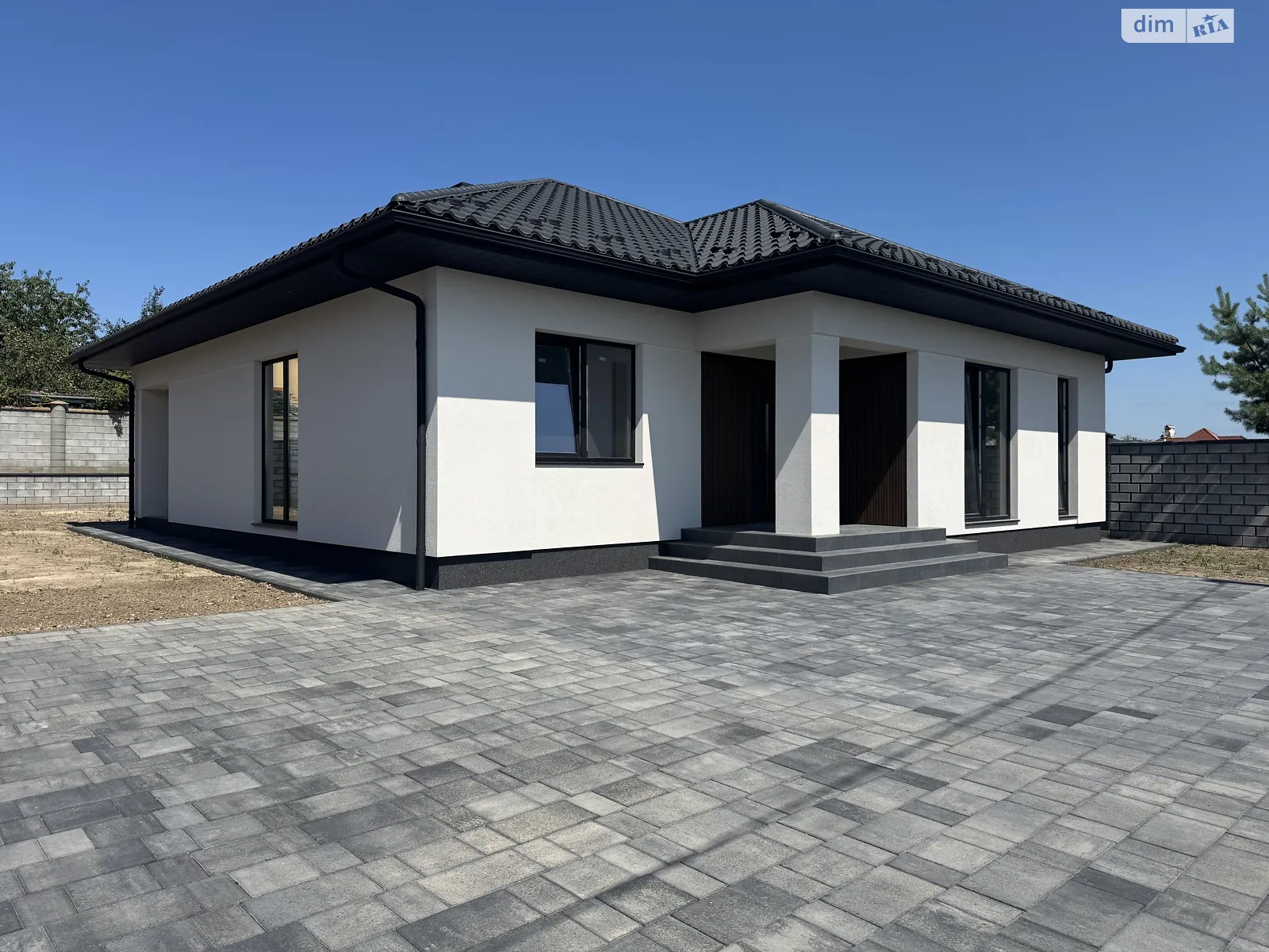 Продается одноэтажный дом 126 кв. м с гаражом, цена: 170000 $ - фото 1