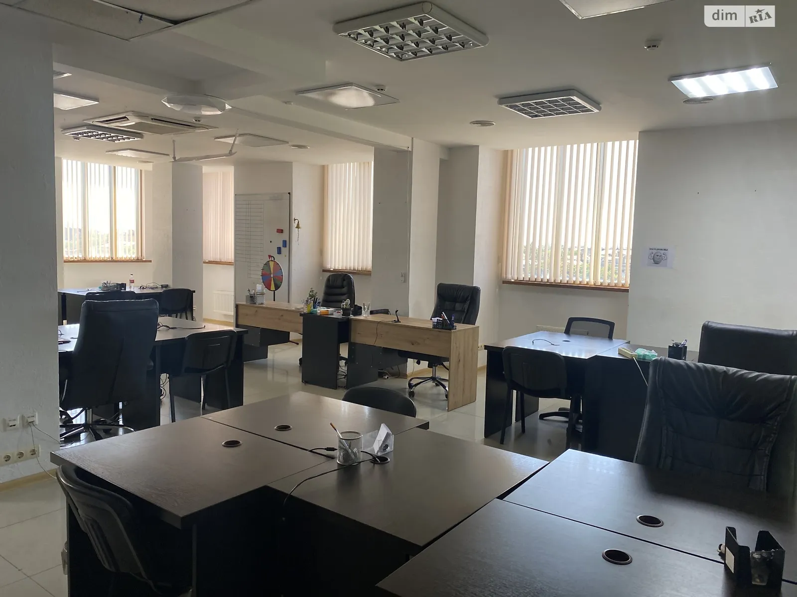 Здається в оренду офіс 137 кв. м в бізнес-центрі, цена: 8400 $ - фото 1