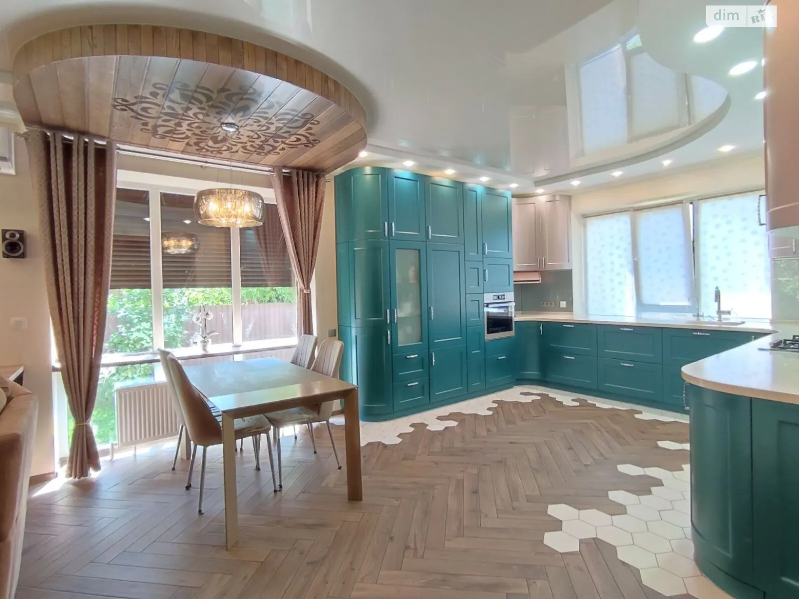 Продается дом на 2 этажа 204.6 кв. м с садом, цена: 370000 $ - фото 1