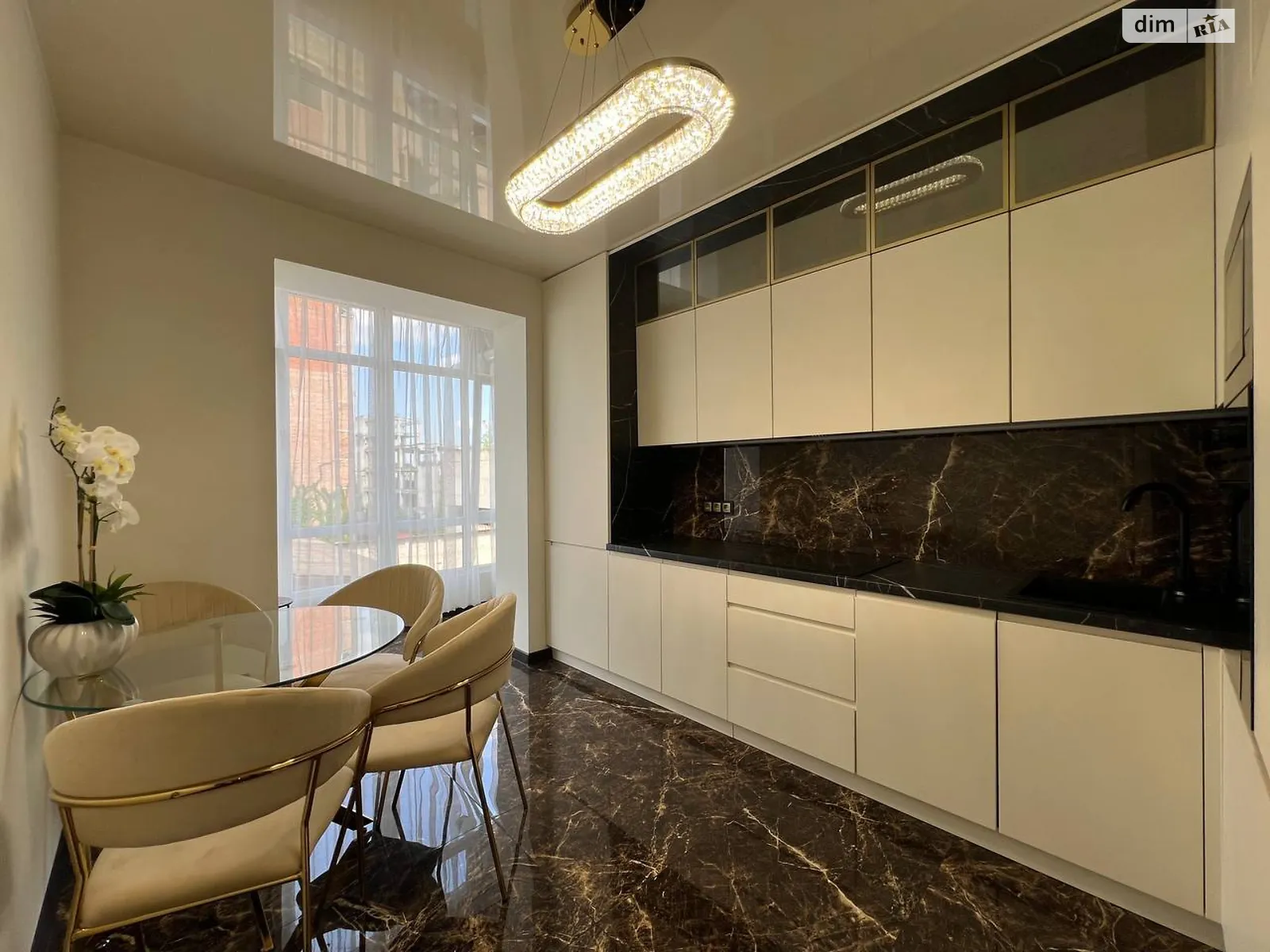 Продается 2-комнатная квартира 58 кв. м в Ивано-Франковске, ул. Андрея Мельника - фото 1