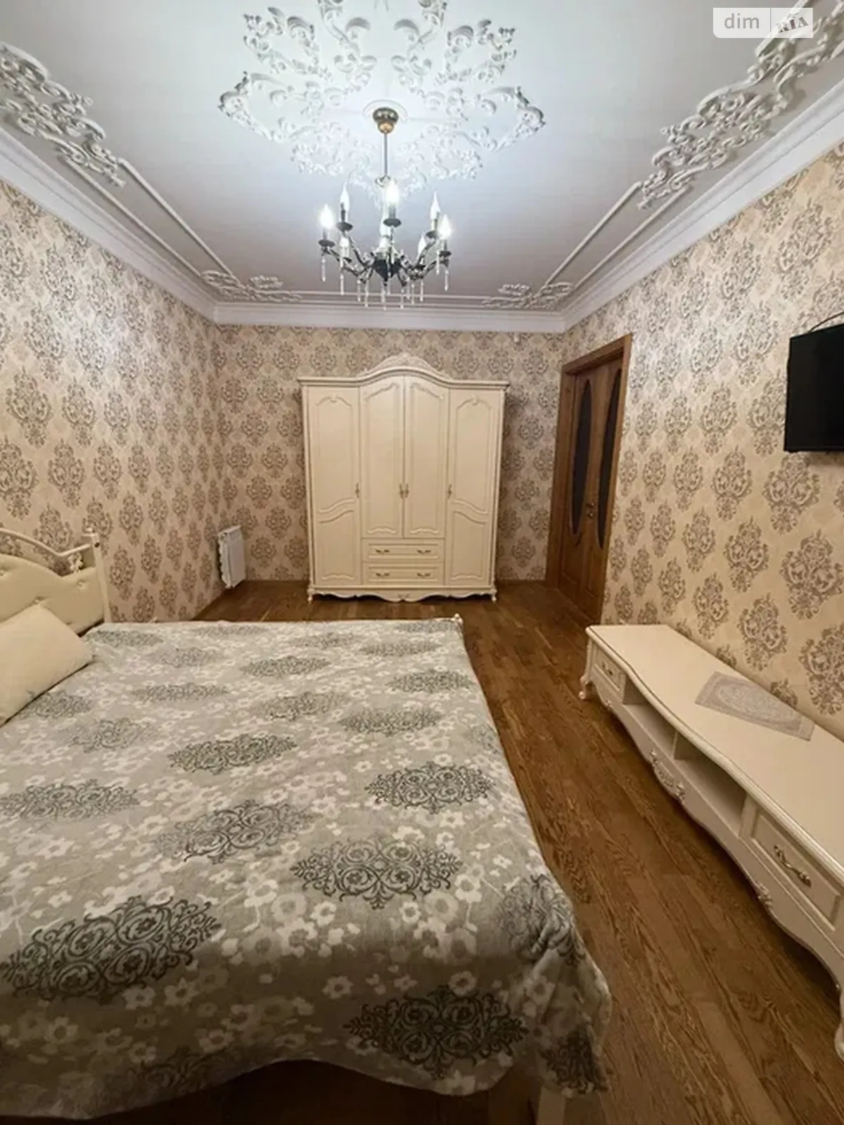 Продается 3-комнатная квартира 74.8 кв. м в Киеве, ул. Ореховатская(Бурмистенко), 9/10 - фото 1