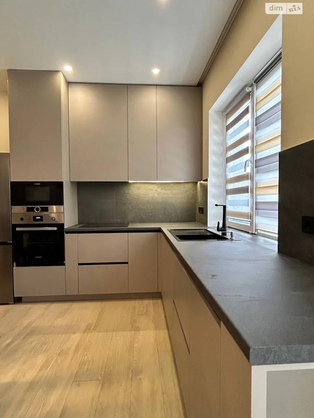 Сдается в аренду дом на 2 этажа 90 кв. м с мансардой, цена: 1000 $ - фото 1