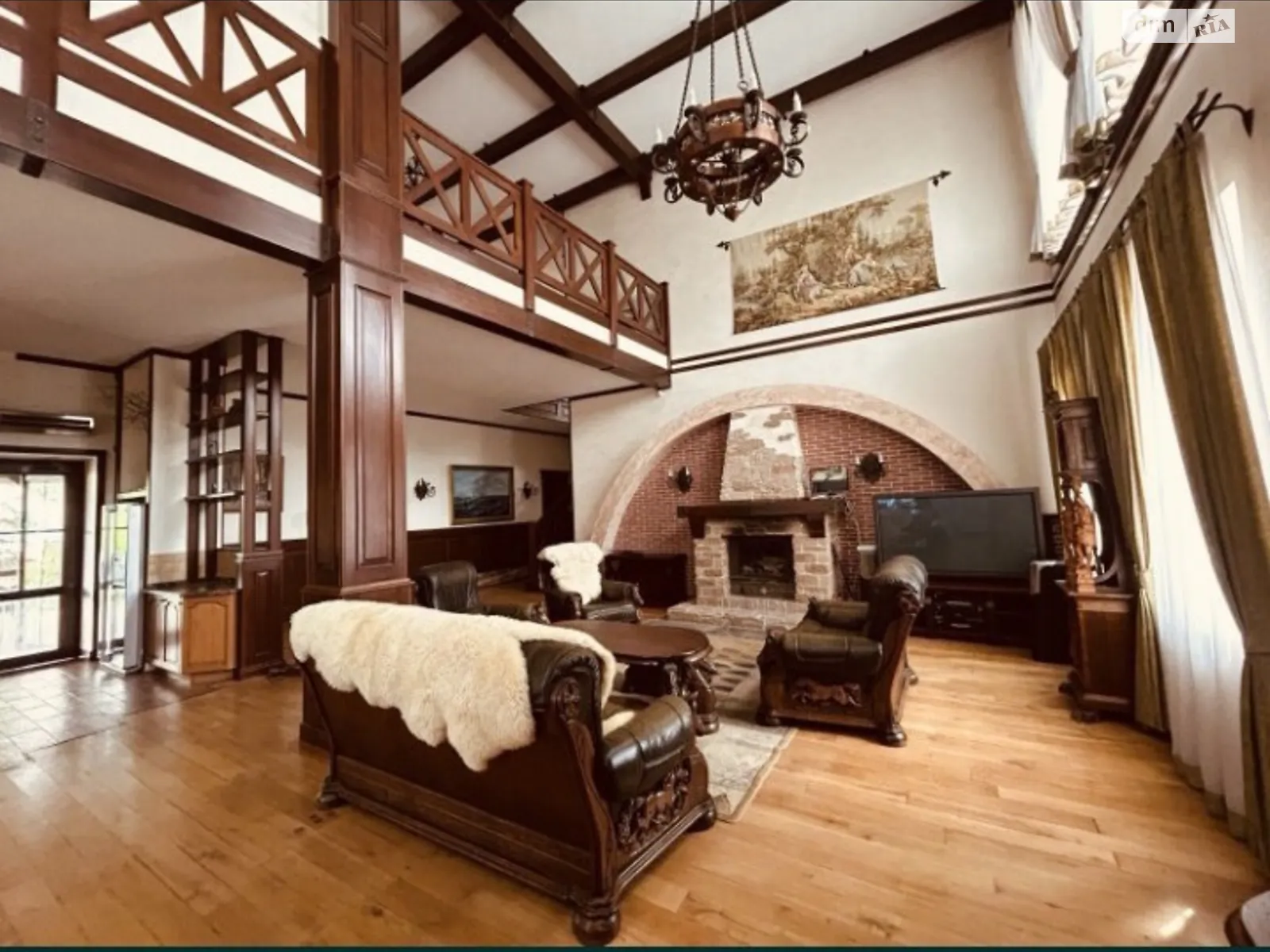 Продается дом на 3 этажа 500 кв. м с подвалом, цена: 550000 $ - фото 1