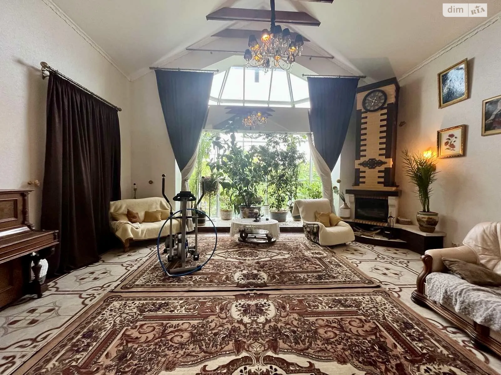 Продається будинок 2 поверховий 250 кв. м з каміном, цена: 200000 € - фото 1