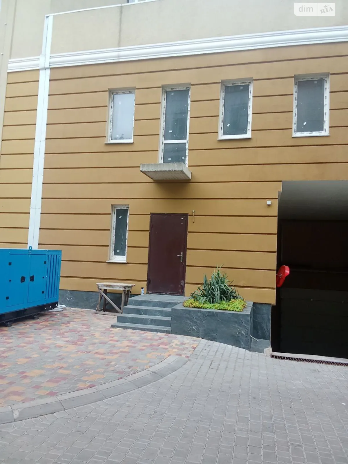 Продается офис 166 кв. м в бизнес-центре, цена: 155000 $ - фото 1