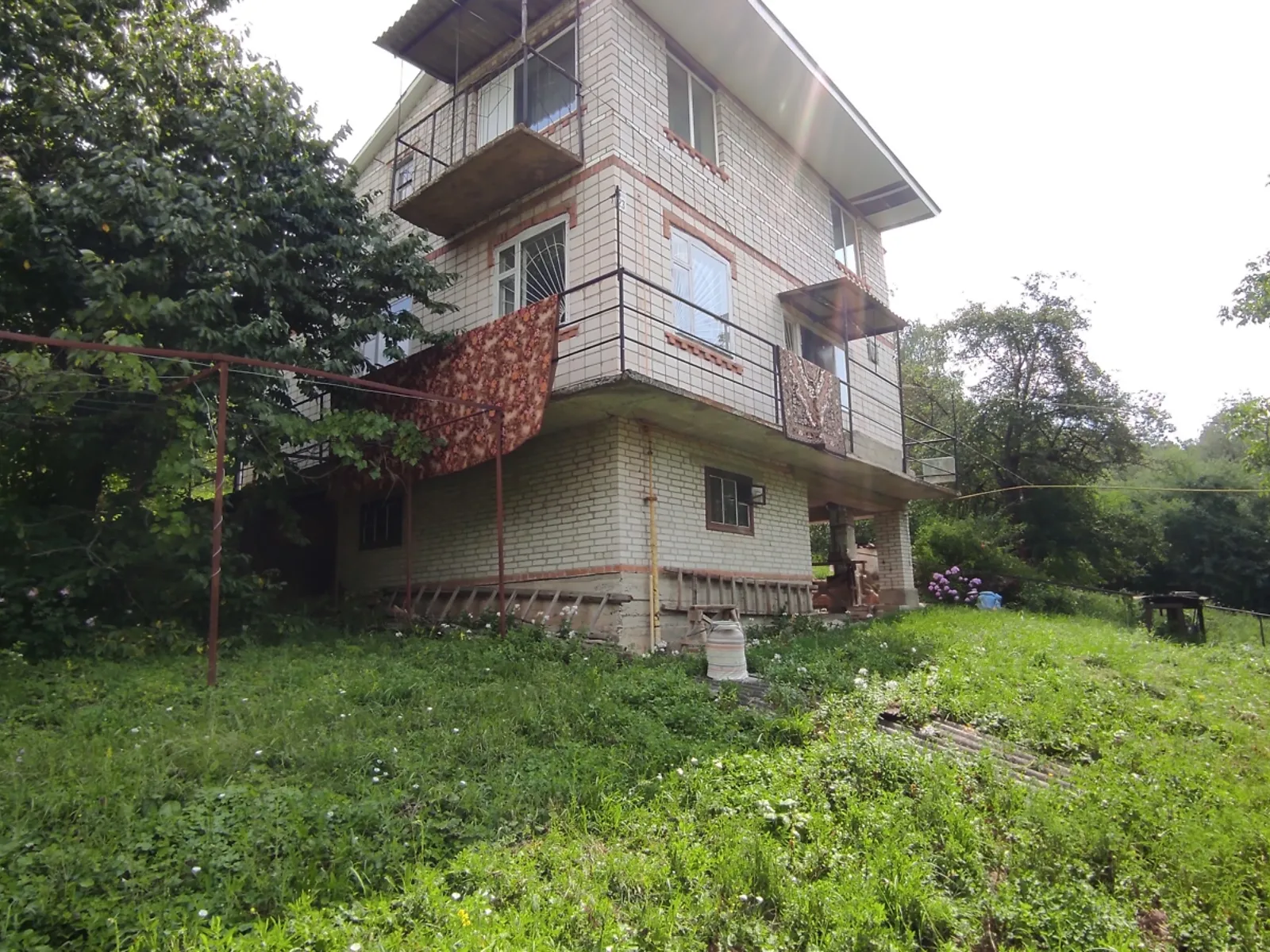 Продается дом на 2 этажа 147 кв. м с беседкой, цена: 30000 $ - фото 1