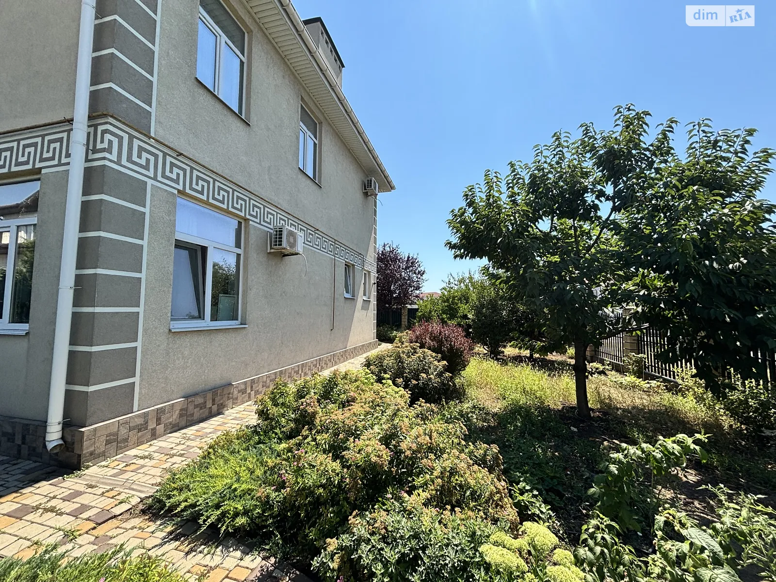 Продается дом на 2 этажа 130 кв. м с садом, цена: 175000 $ - фото 1