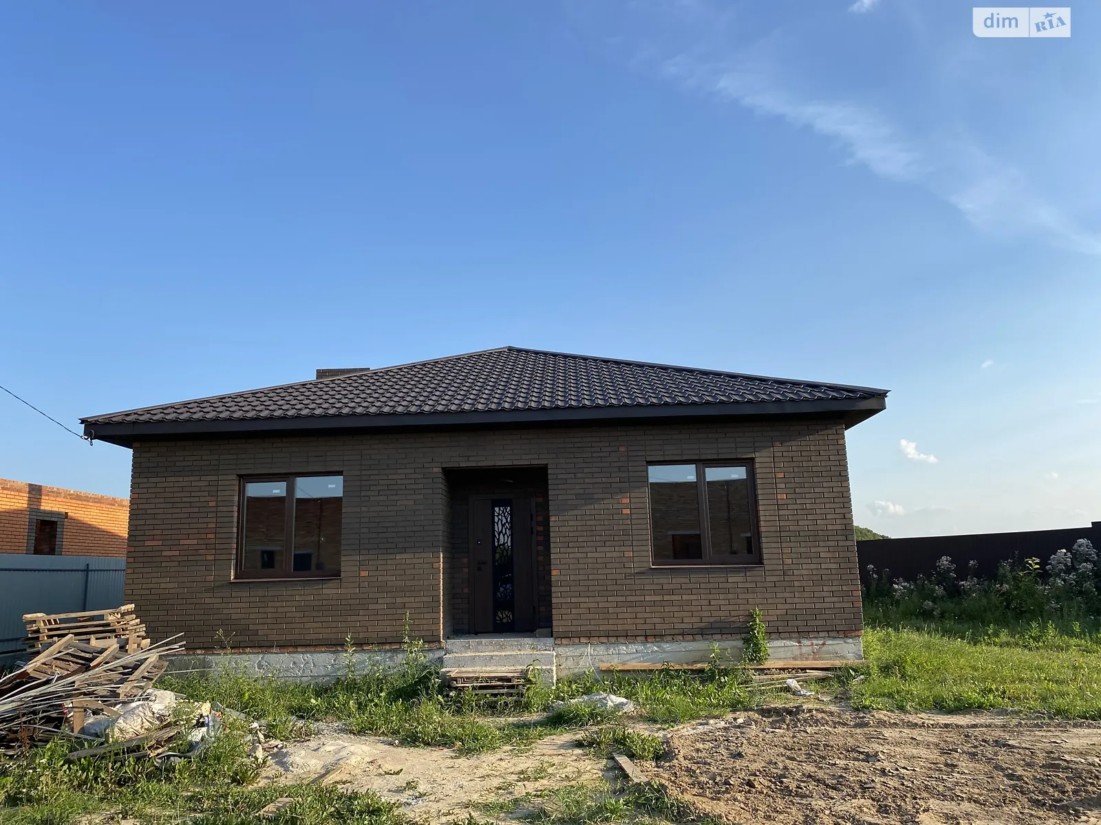 Продается одноэтажный дом 105 кв. м с камином, цена: 72000 $ - фото 1