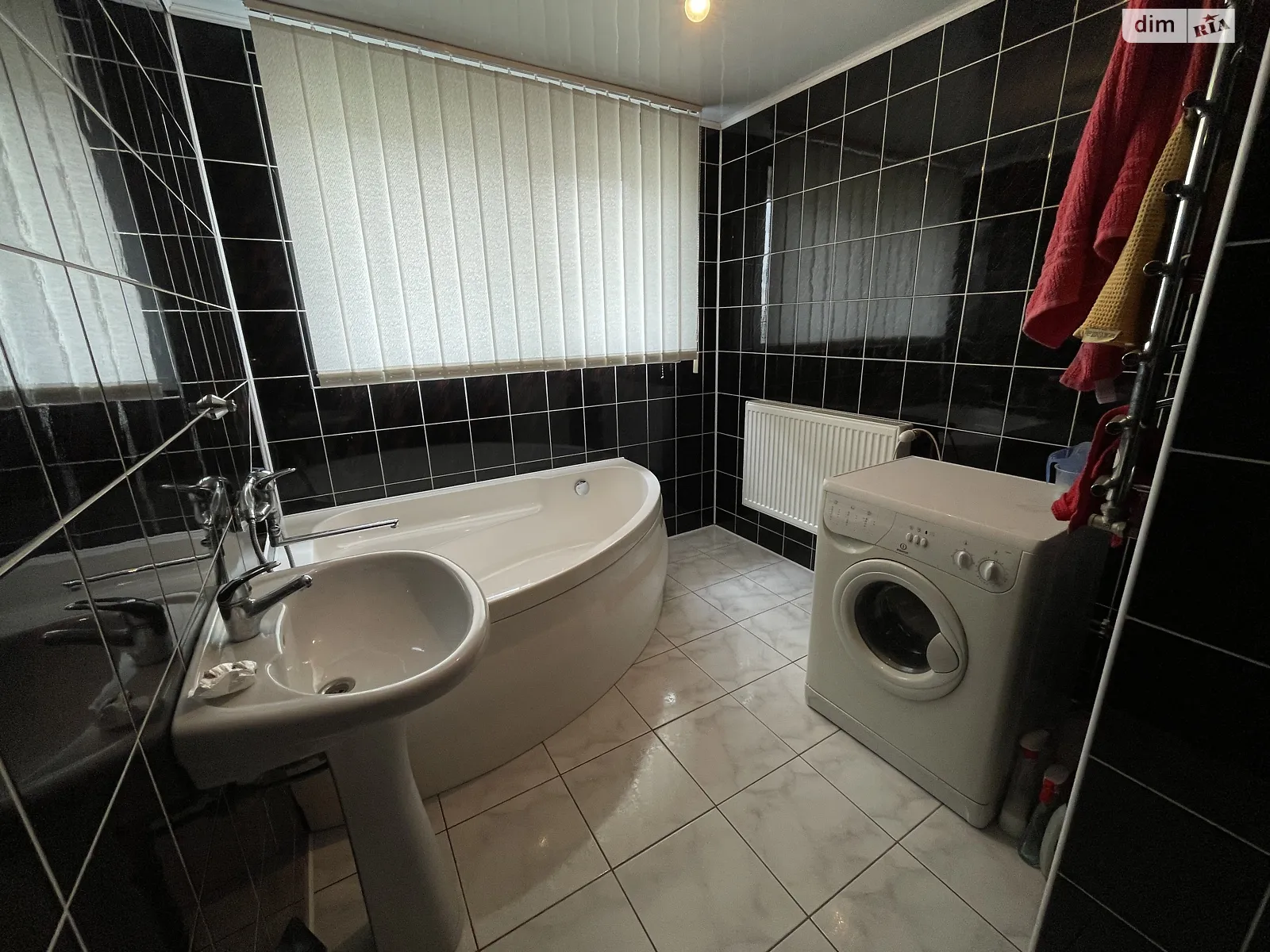 Продається будинок 3 поверховий 240 кв. м с басейном, цена: 156000 $ - фото 1