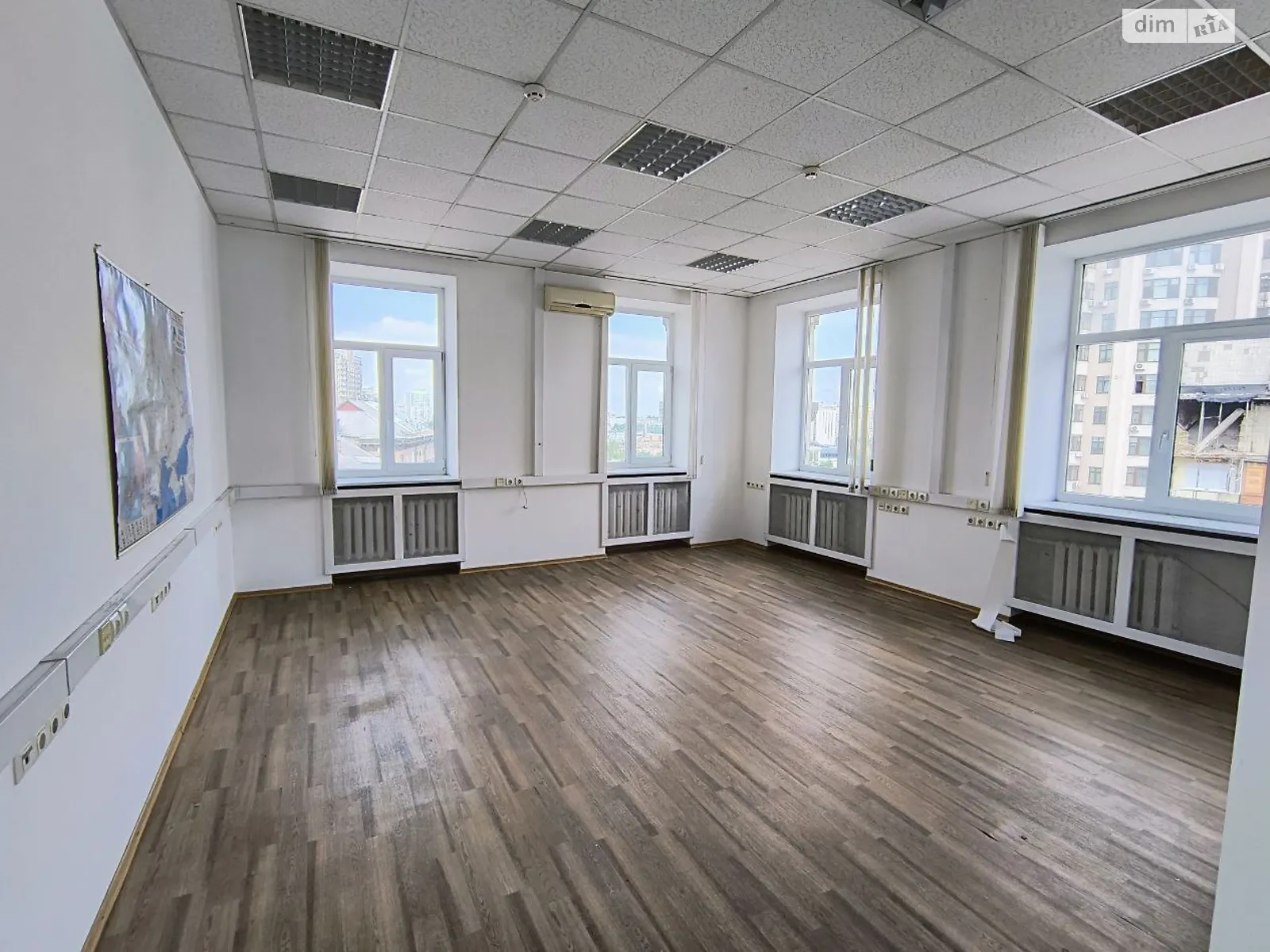 Сдается в аренду офис 50 кв. м в бизнес-центре, цена: 18500 грн - фото 1