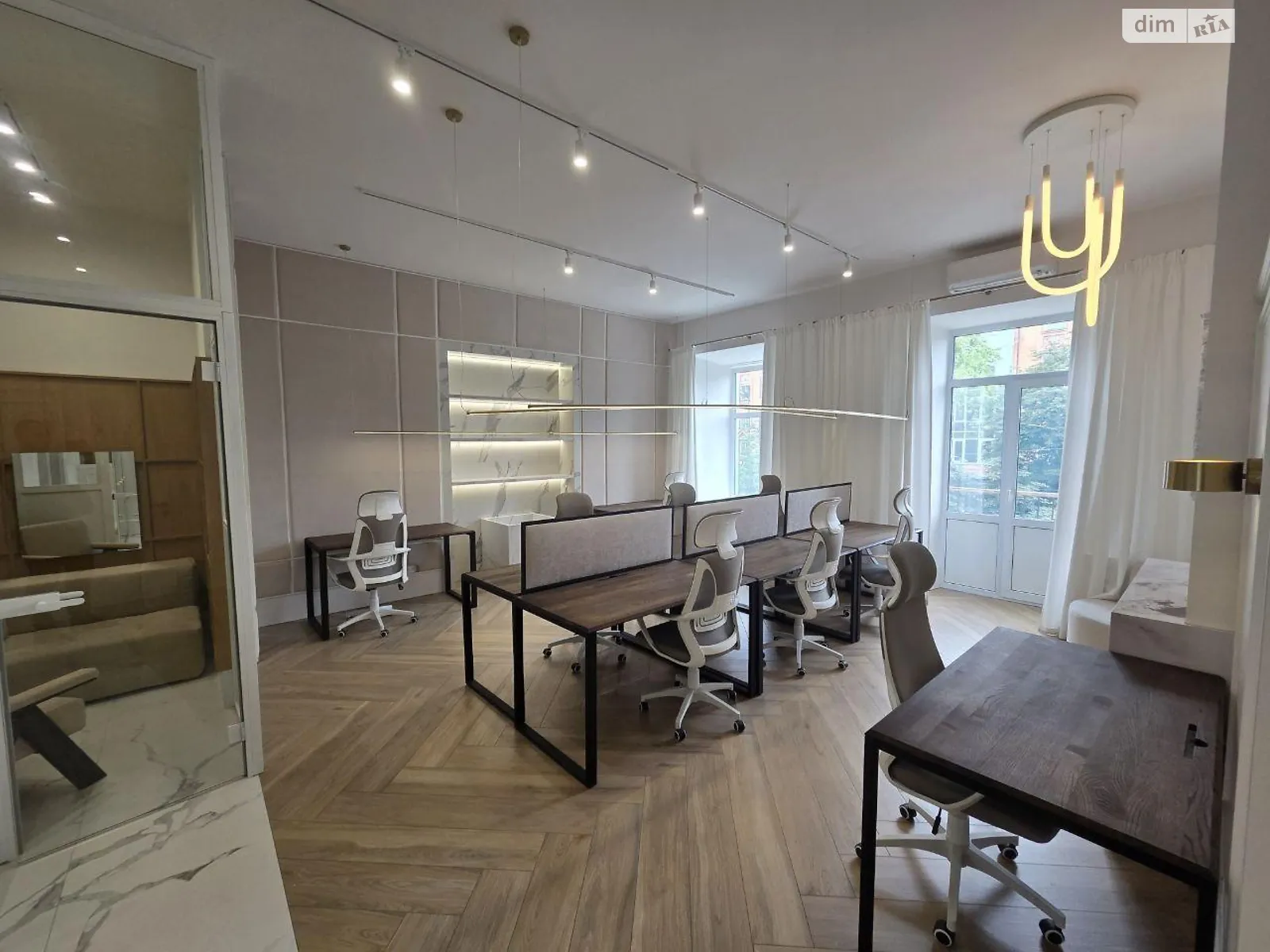 Продается офис 60 кв. м в бизнес-центре, цена: 299000 $ - фото 1