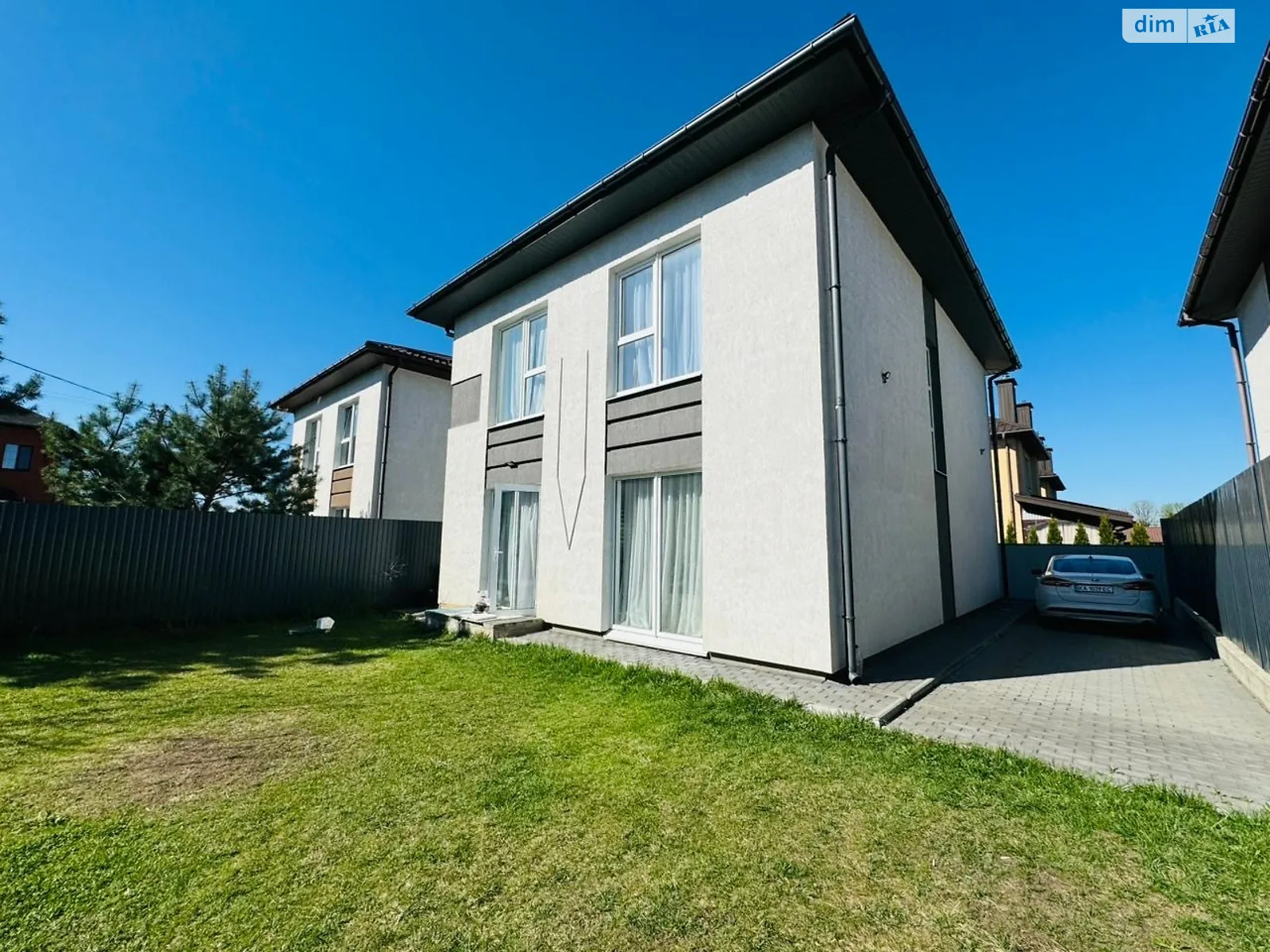 Продается дом на 2 этажа 143 кв. м с подвалом, цена: 180000 $ - фото 1