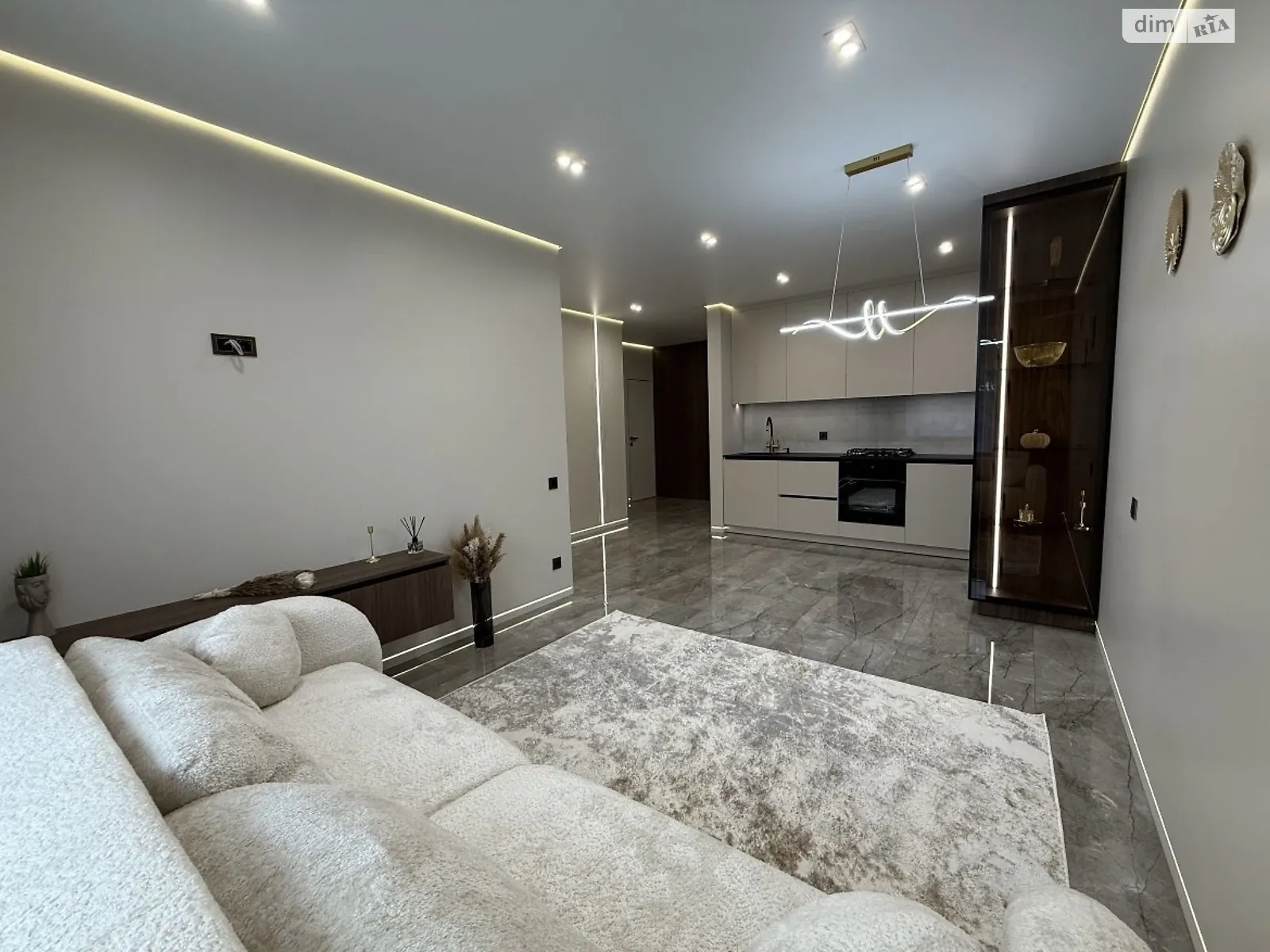 Продается 2-комнатная квартира 57 кв. м в Ровно, мас. Веснянковый, 20 - фото 1