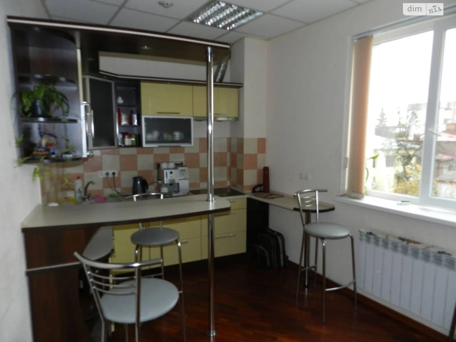 Сдается в аренду офис 160 кв. м в бизнес-центре, цена: 2000 $ - фото 1