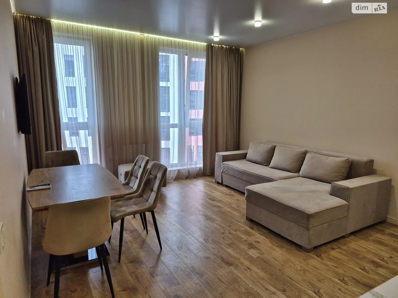 Продається 1-кімнатна квартира 46 кв. м у Минаї, вул. Августина Волошина - фото 1