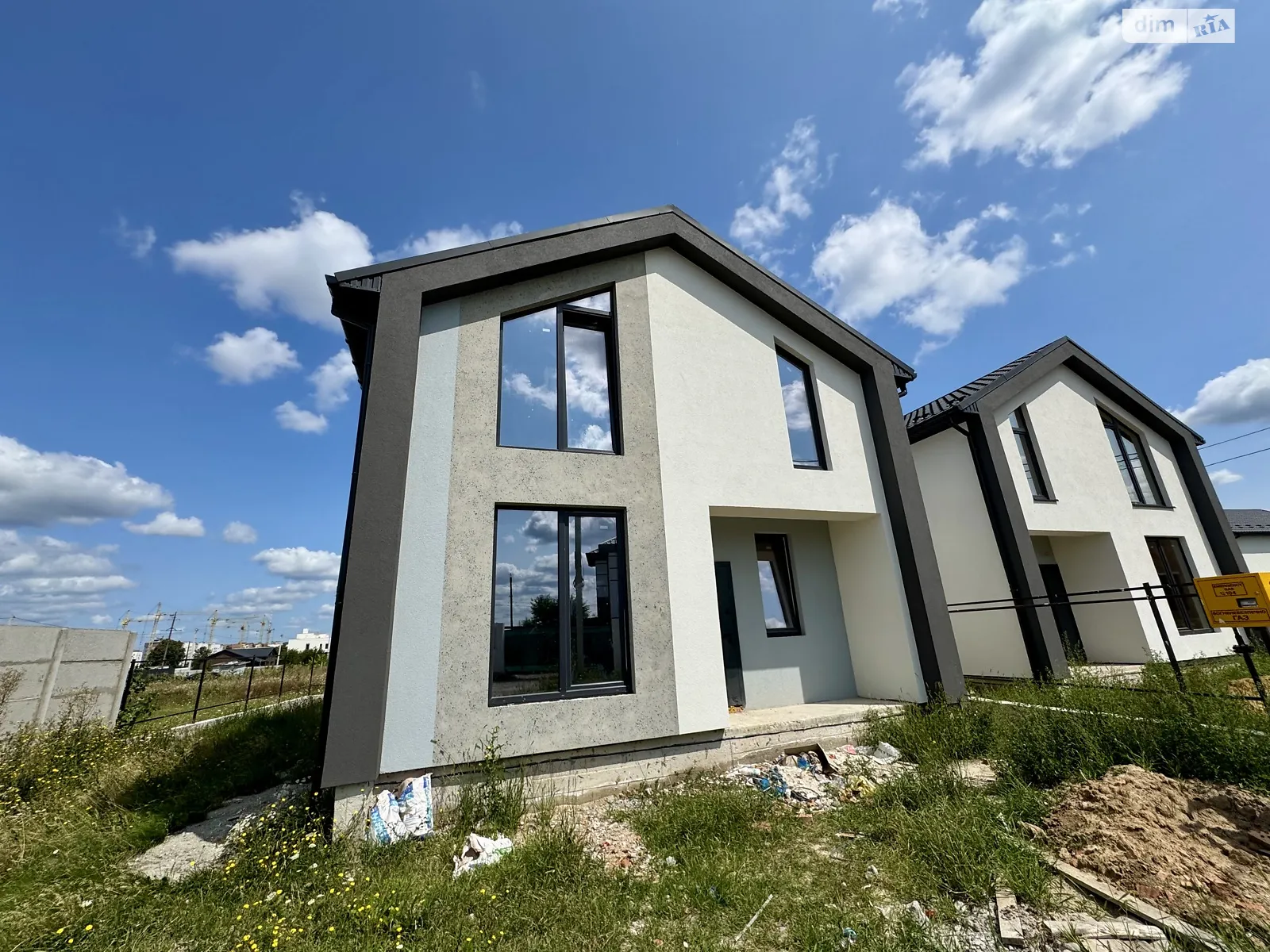 Продается дом на 2 этажа 103 кв. м с садом, цена: 112000 $ - фото 1