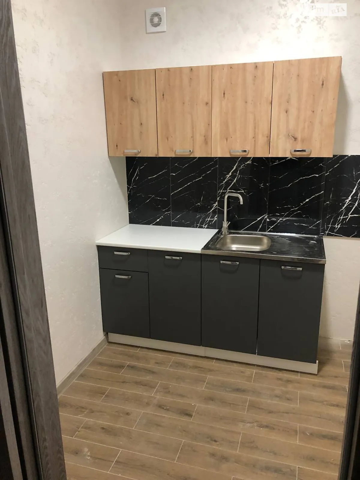 Здається в оренду офіс 92.2 кв. м в бізнес-центрі, цена: 1383 $ - фото 1