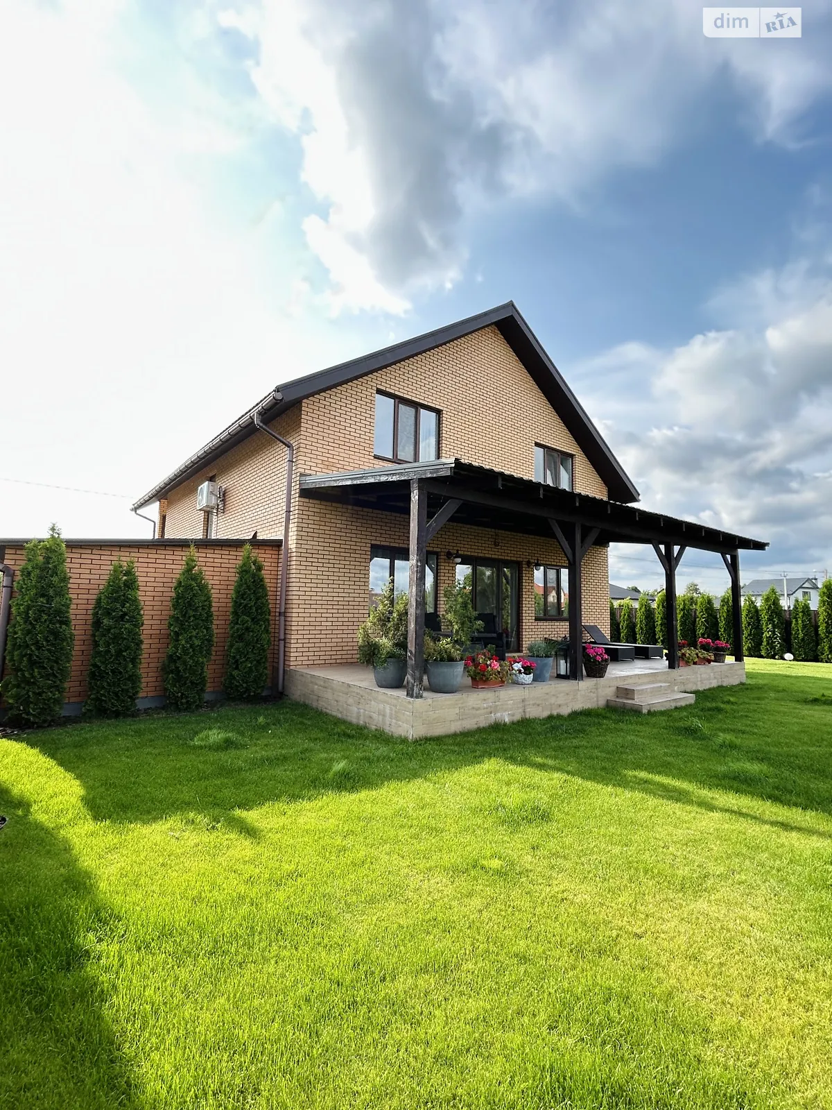 Продается дом на 2 этажа 210 кв. м с бассейном, цена: 290000 $ - фото 1