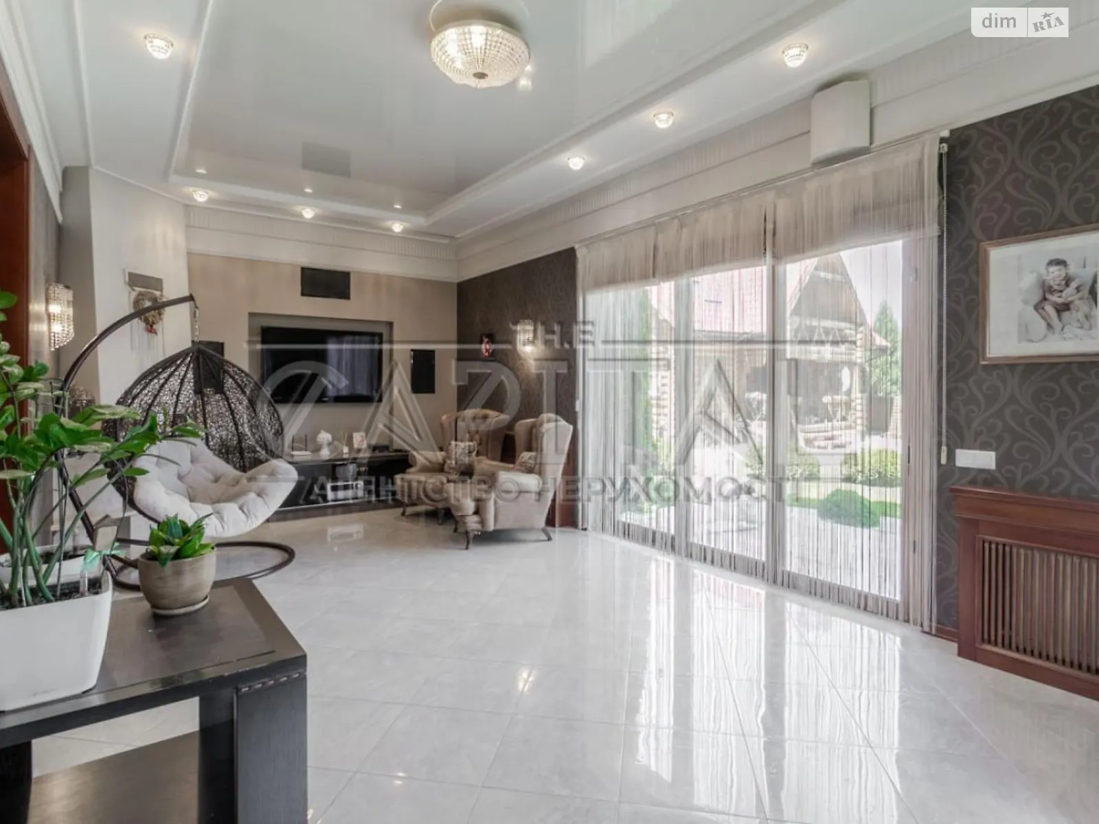 Продается дом на 2 этажа 205 кв. м с бассейном, цена: 250000 $ - фото 1