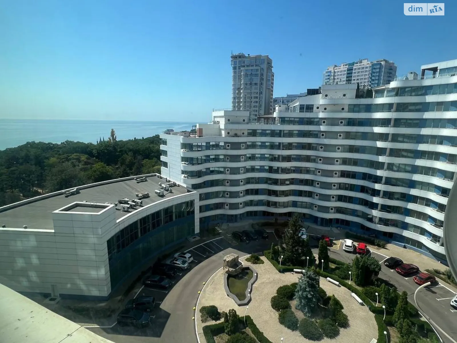 Продається 1-кімнатна квартира 90.4 кв. м у Одесі, вул. Літературна, 1А - фото 1