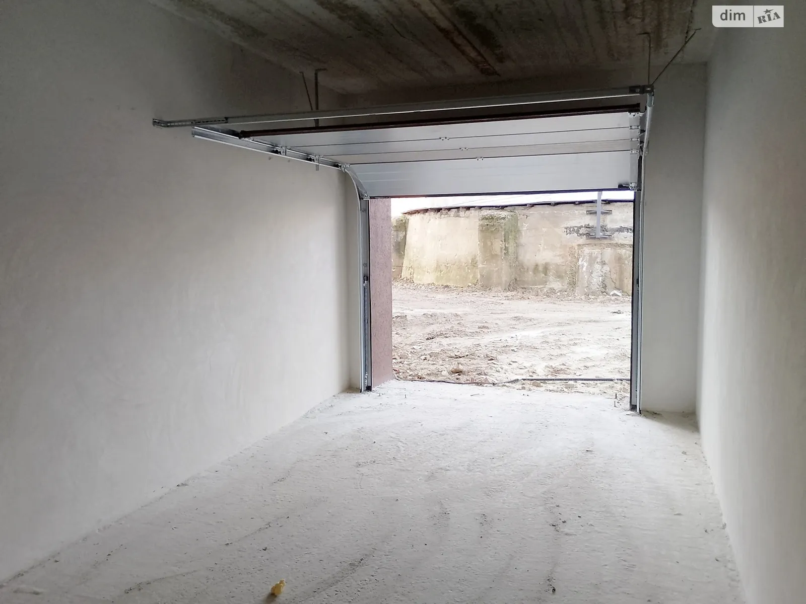 Продается место в гаражном кооперативе под легковое авто на 18.2 кв. м, цена: 15600 $ - фото 1