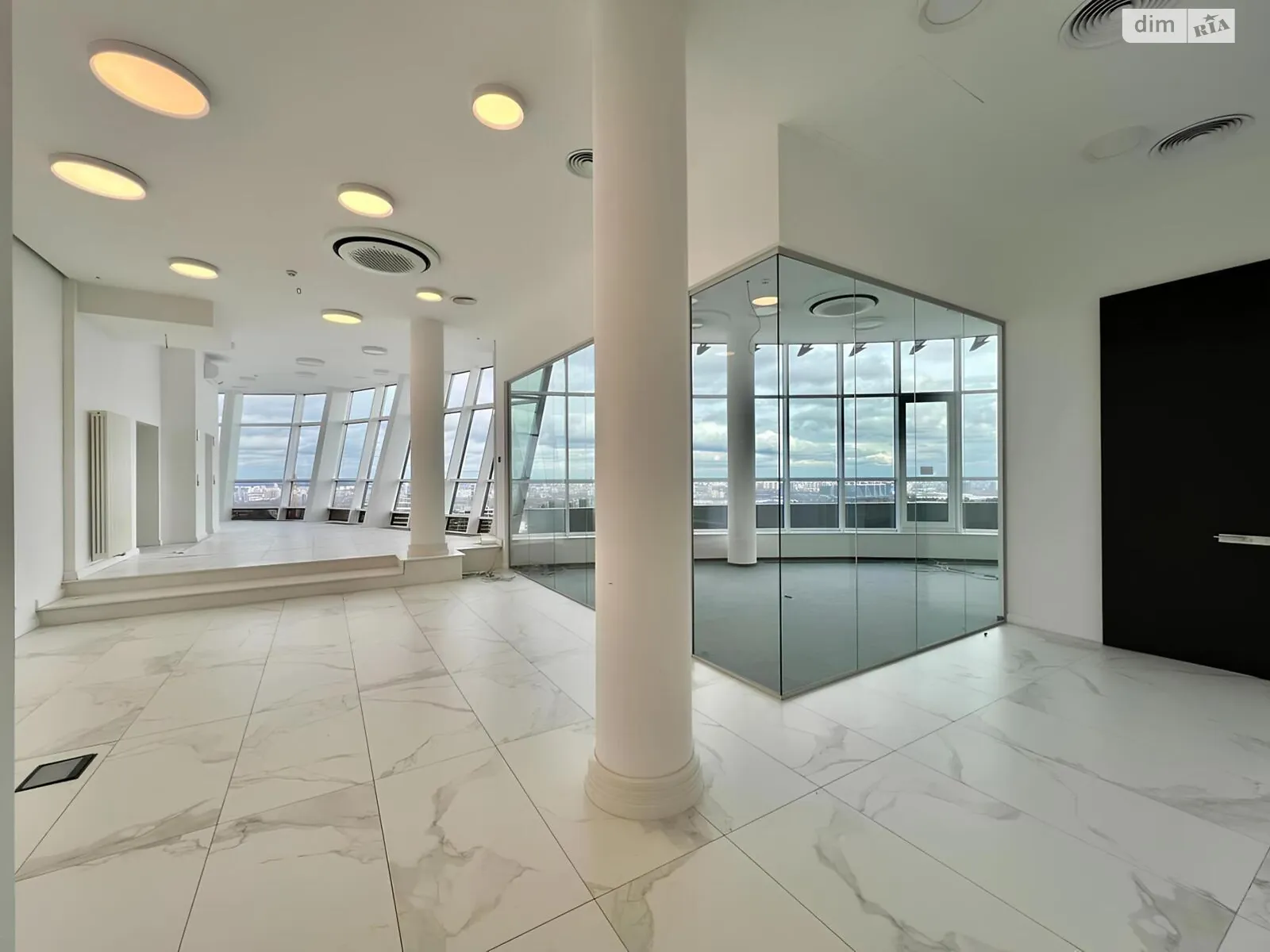 Сдается в аренду офис 700 кв. м в бизнес-центре, цена: 13000 $ - фото 1