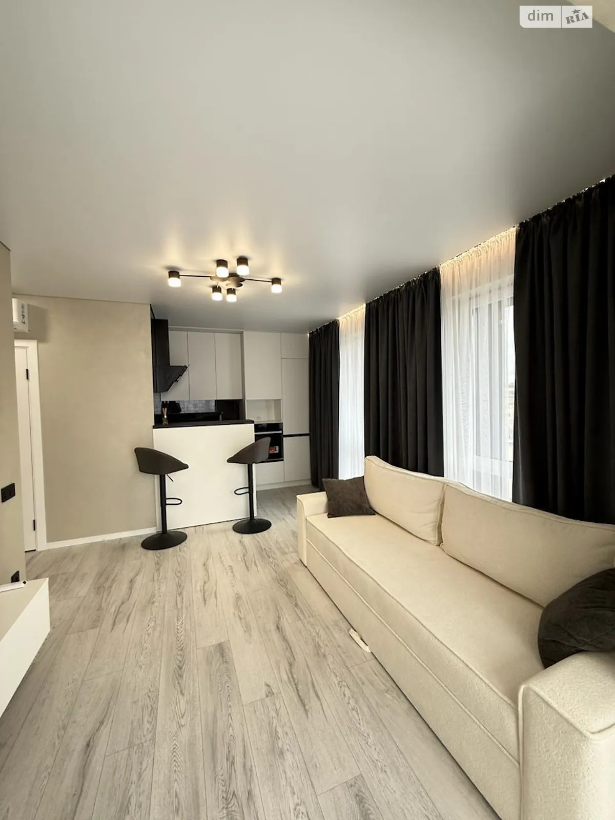 Продается 1-комнатная квартира 47 кв. м в Ровно, ул. Елены Телиги, 20 - фото 1