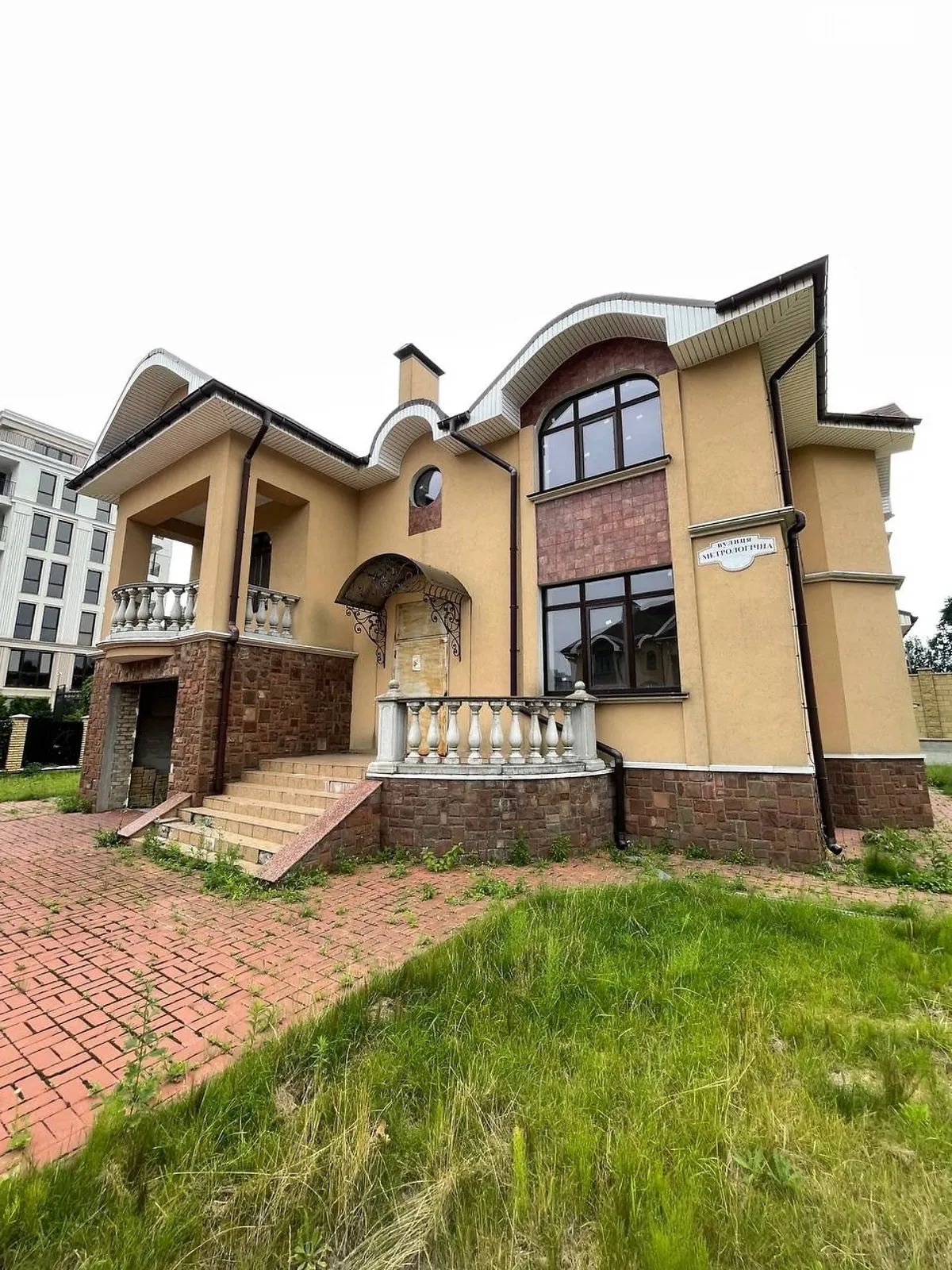 Продается дом на 2 этажа 315 кв. м с садом, цена: 430000 $ - фото 1