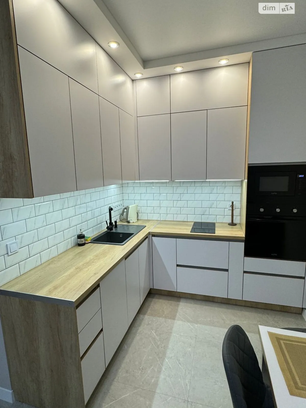 Здається в оренду 2-кімнатна квартира 68.9 кв. м у Одесі, вул. Костанді, 104А - фото 1