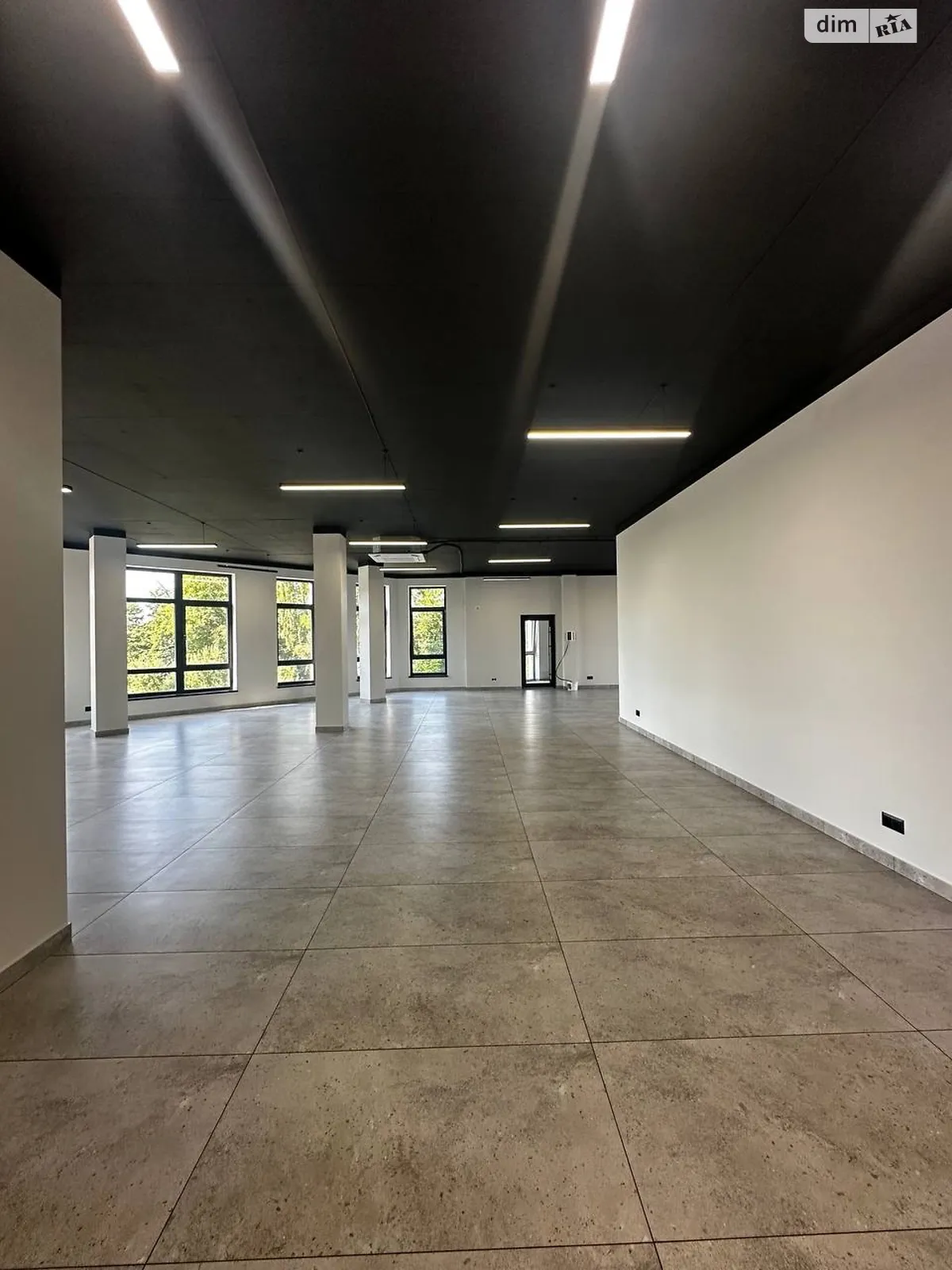 Сдается в аренду офис 160 кв. м в бизнес-центре, цена: 1600 $ - фото 1