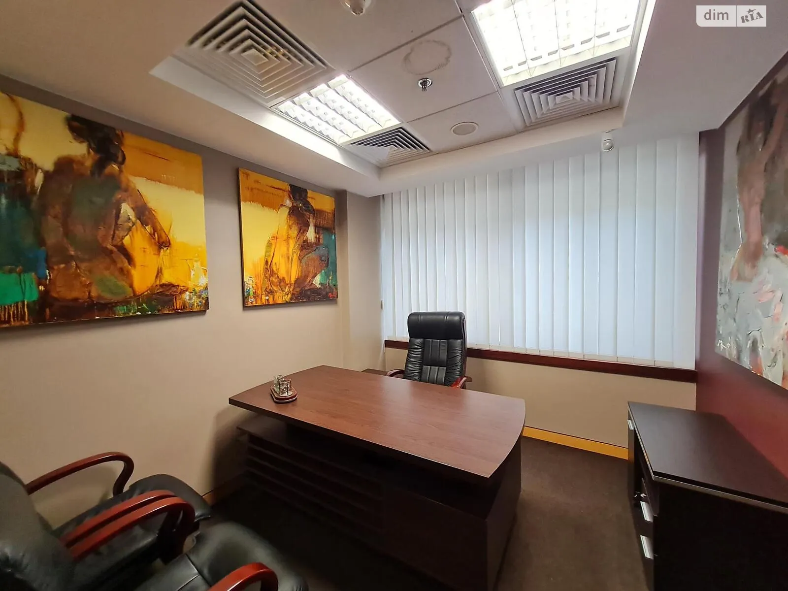 Сдается в аренду офис 92.2 кв. м в бизнес-центре, цена: 3043 $ - фото 1